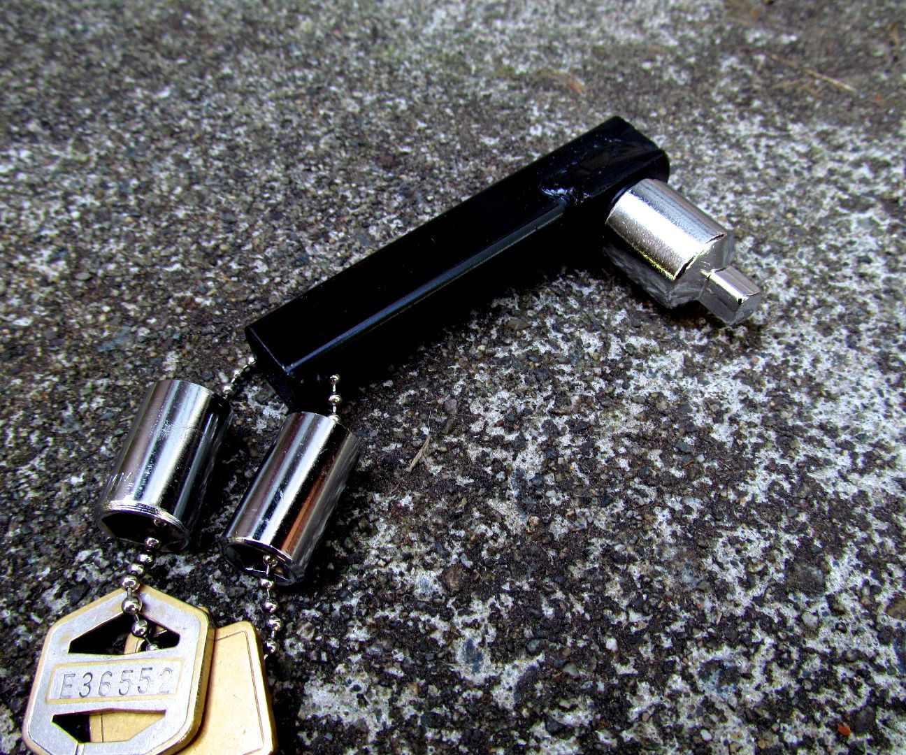 Pocket Socket Wrench (Keychain)