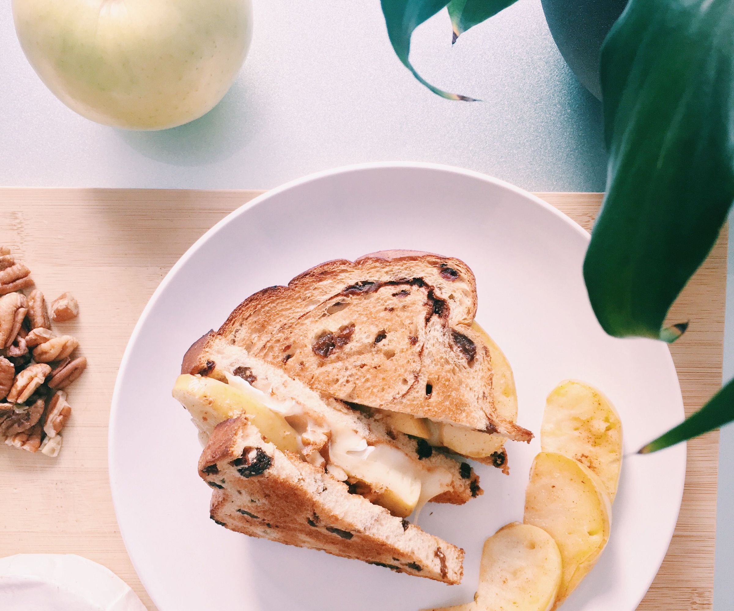 RECIPE | BRIE CHEESE & APPLE SANDWICH