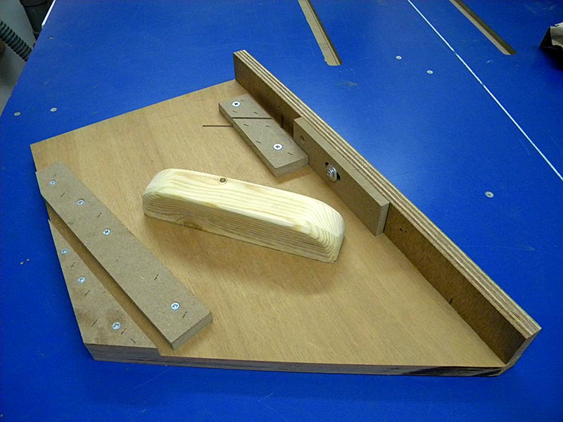 Pocket Hole Plugs Cutting Sled for the Kreg Jig