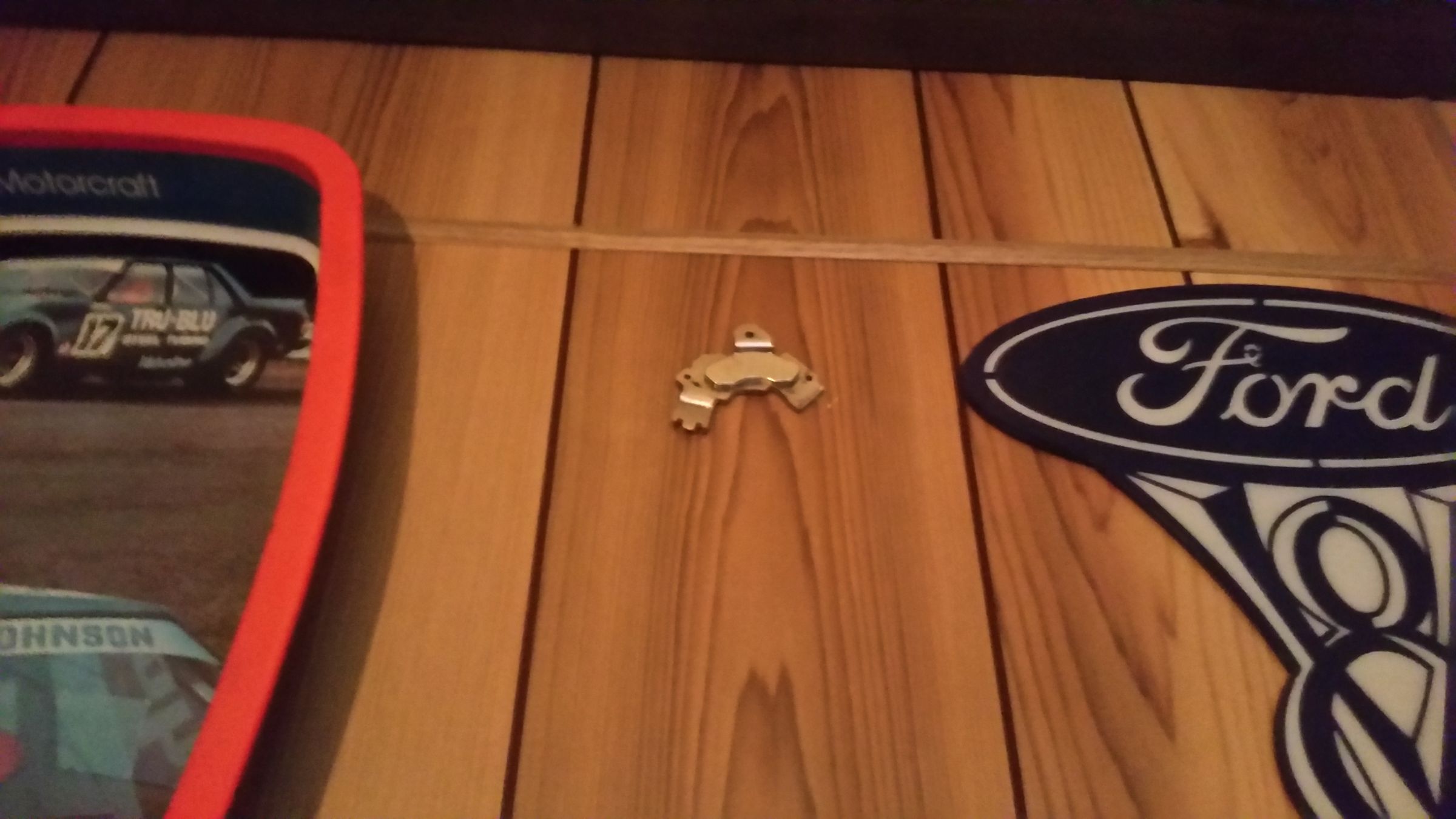 Hanging Tins on the Wall, No Damage. 4 Steps (with Pictures