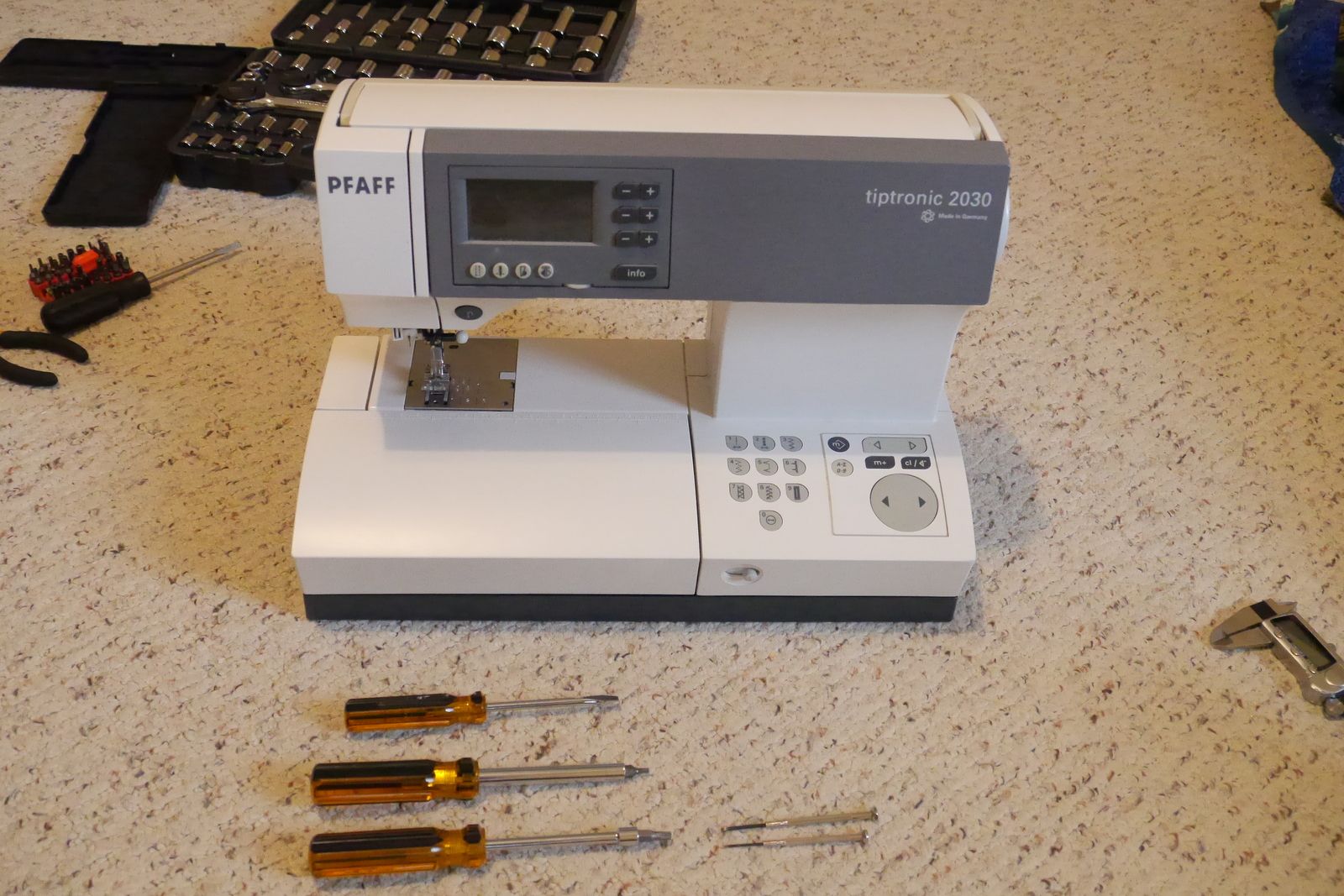 Adjust Timing on Pfaff 2030 Sewing Machine 8 Steps (with Pictures