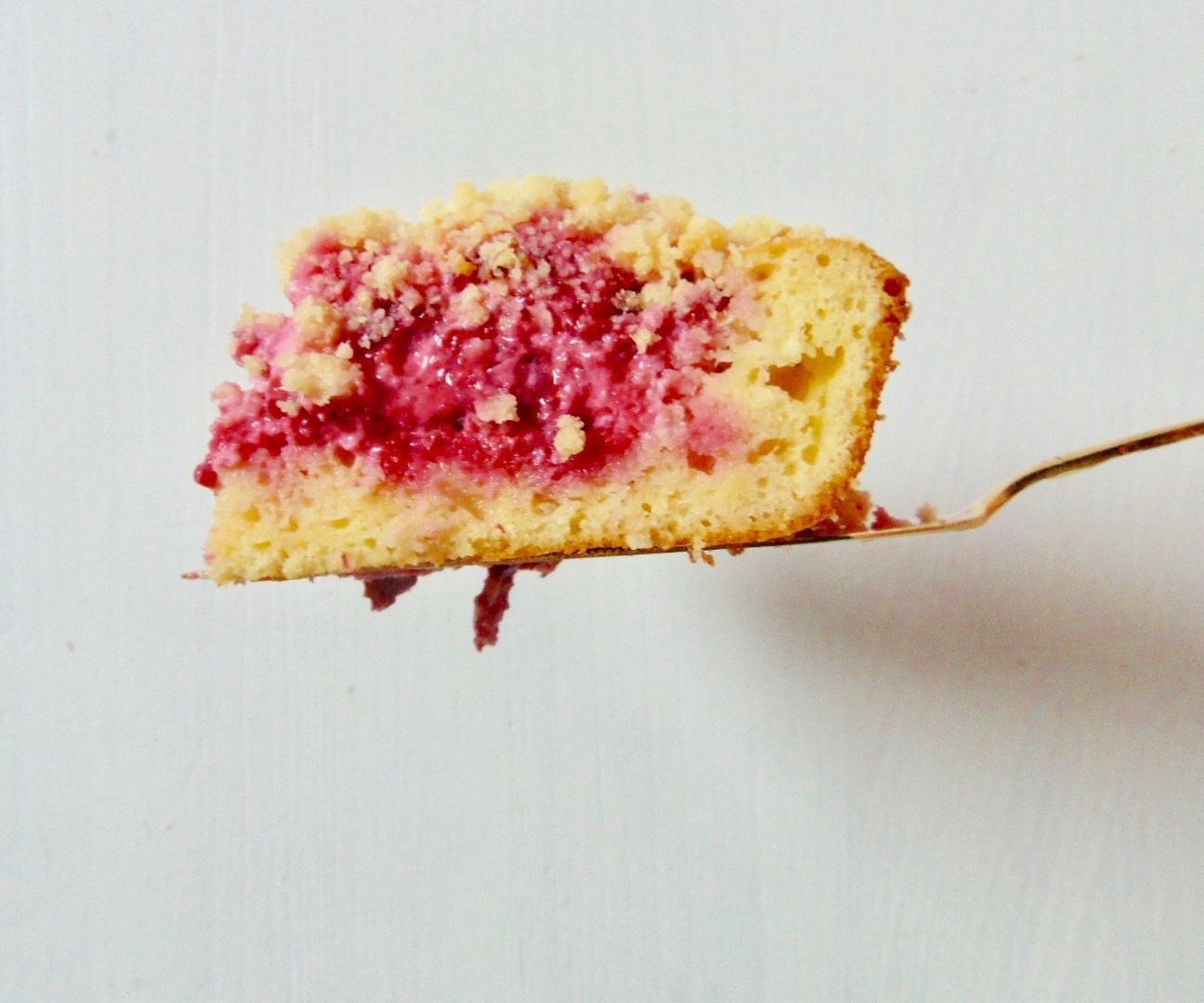 Raspberry-Sour Cream Cake