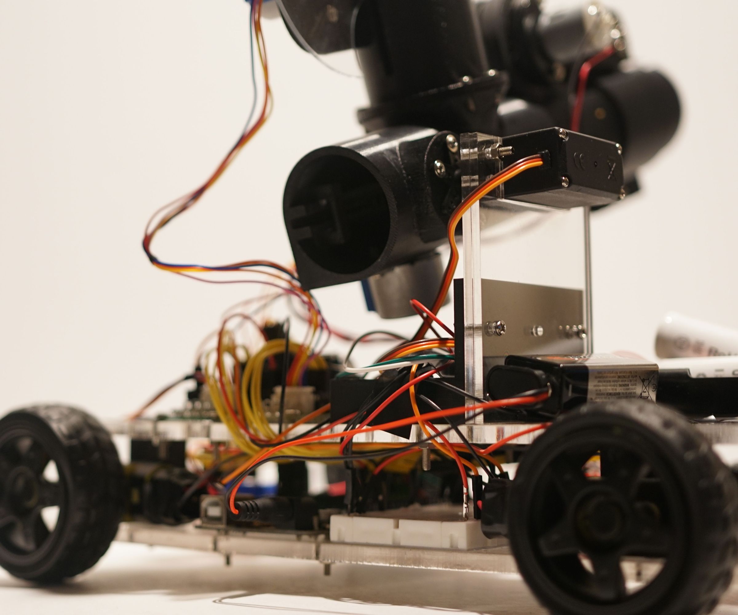 Pingo: a Motion-Detecting and High-Accuracy Ping Pong Ball Launcher