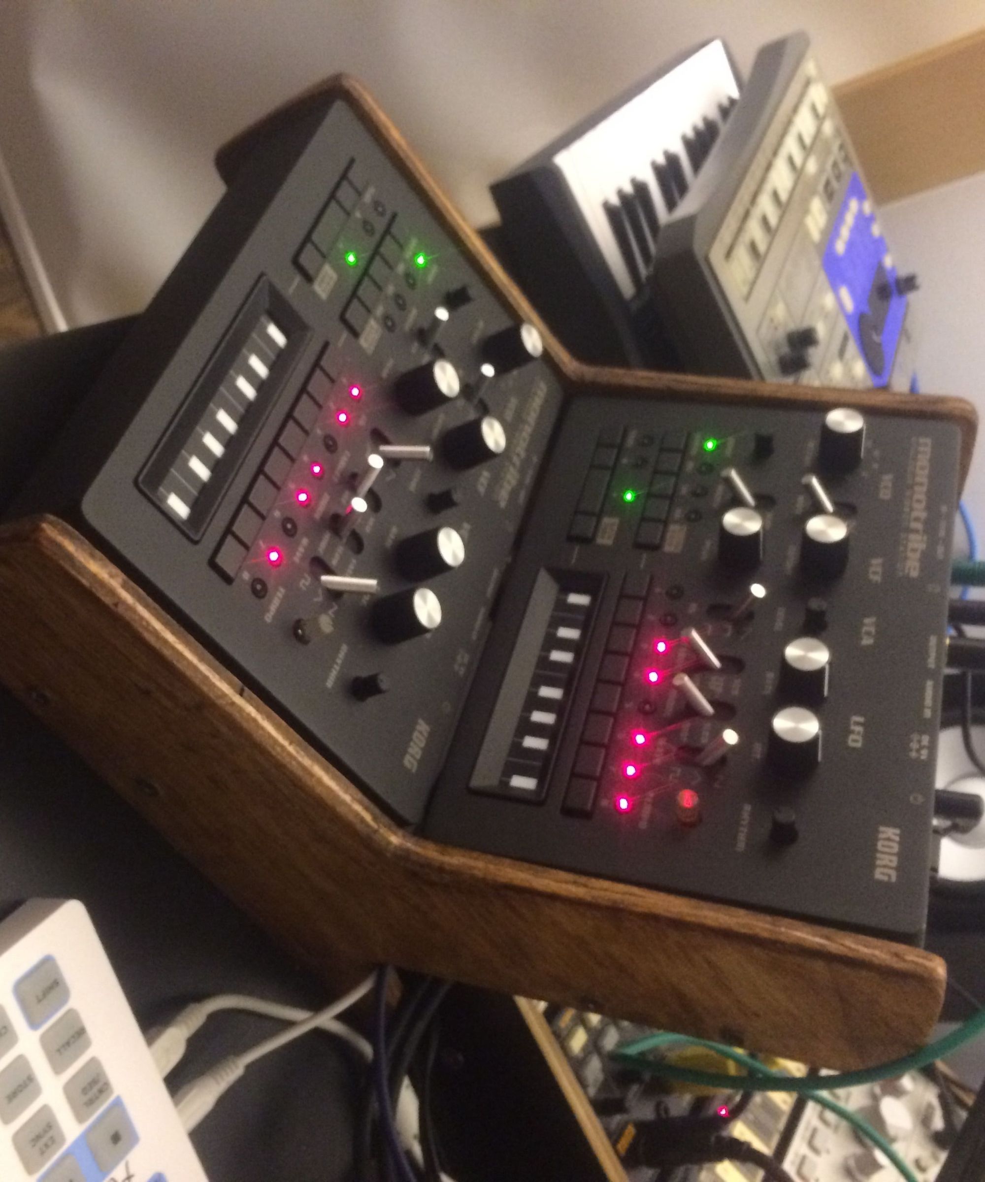 Dual Korg Monotribe Stand : 3 Steps - Instructables