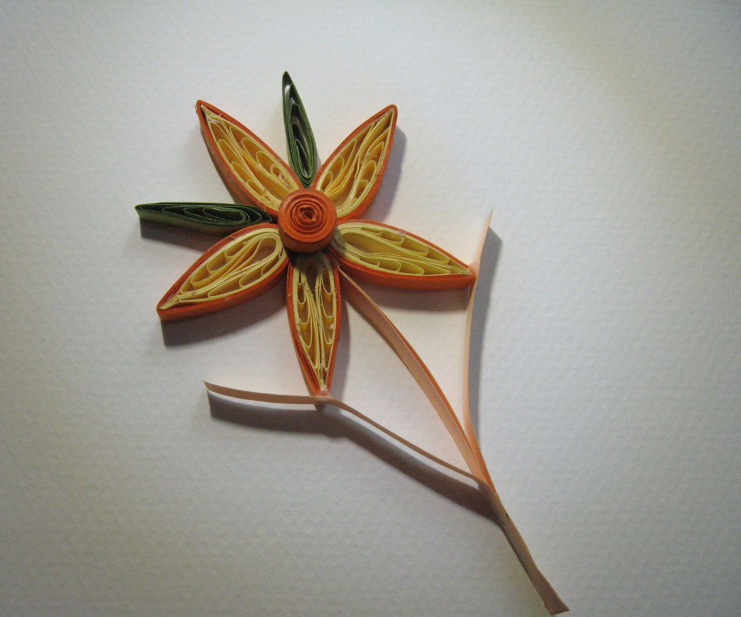 Quilling a Flower With Leaves and Stem