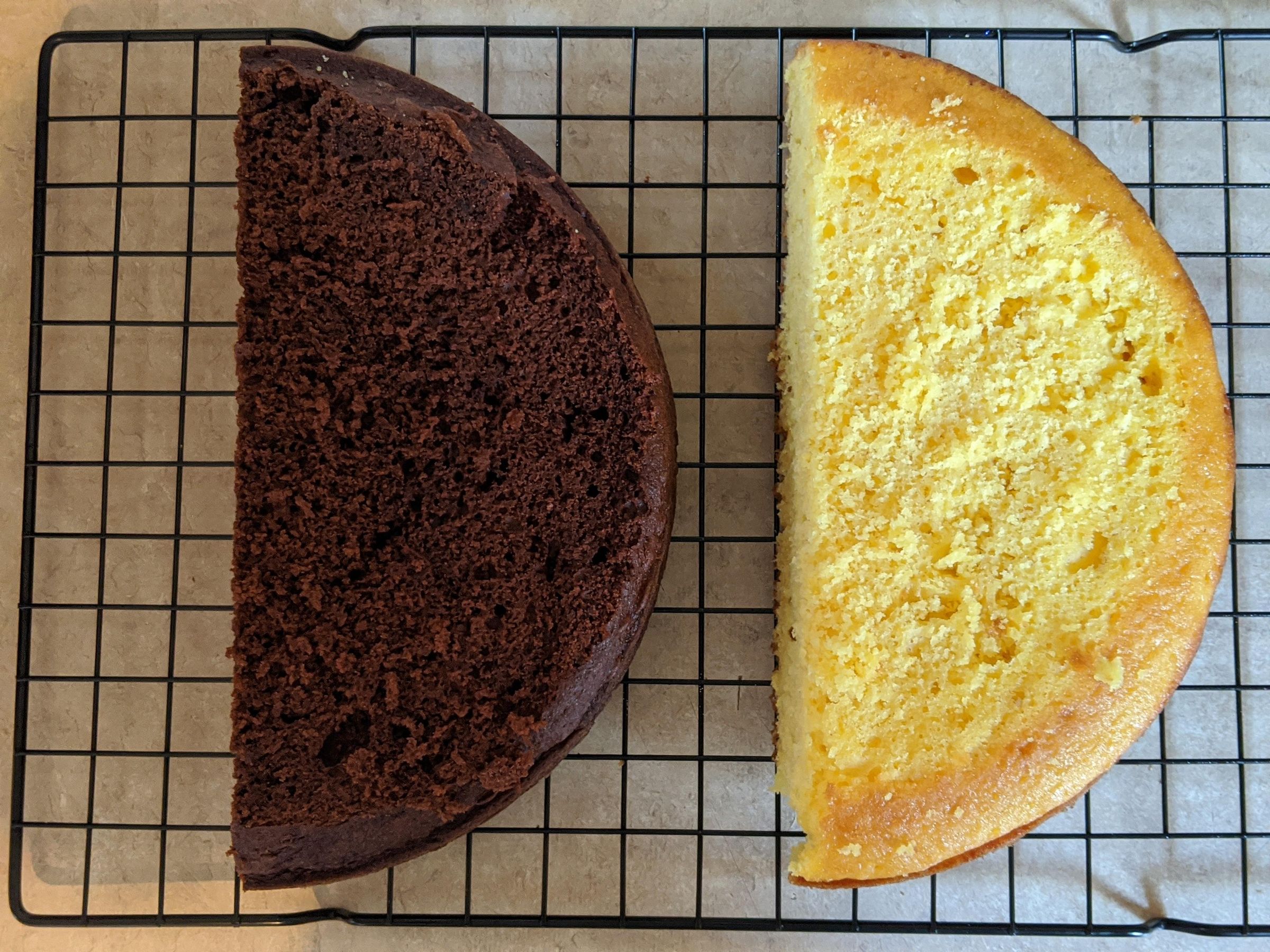 Two Flavor (Half & Half) Round Cake 5 Steps Instructables
