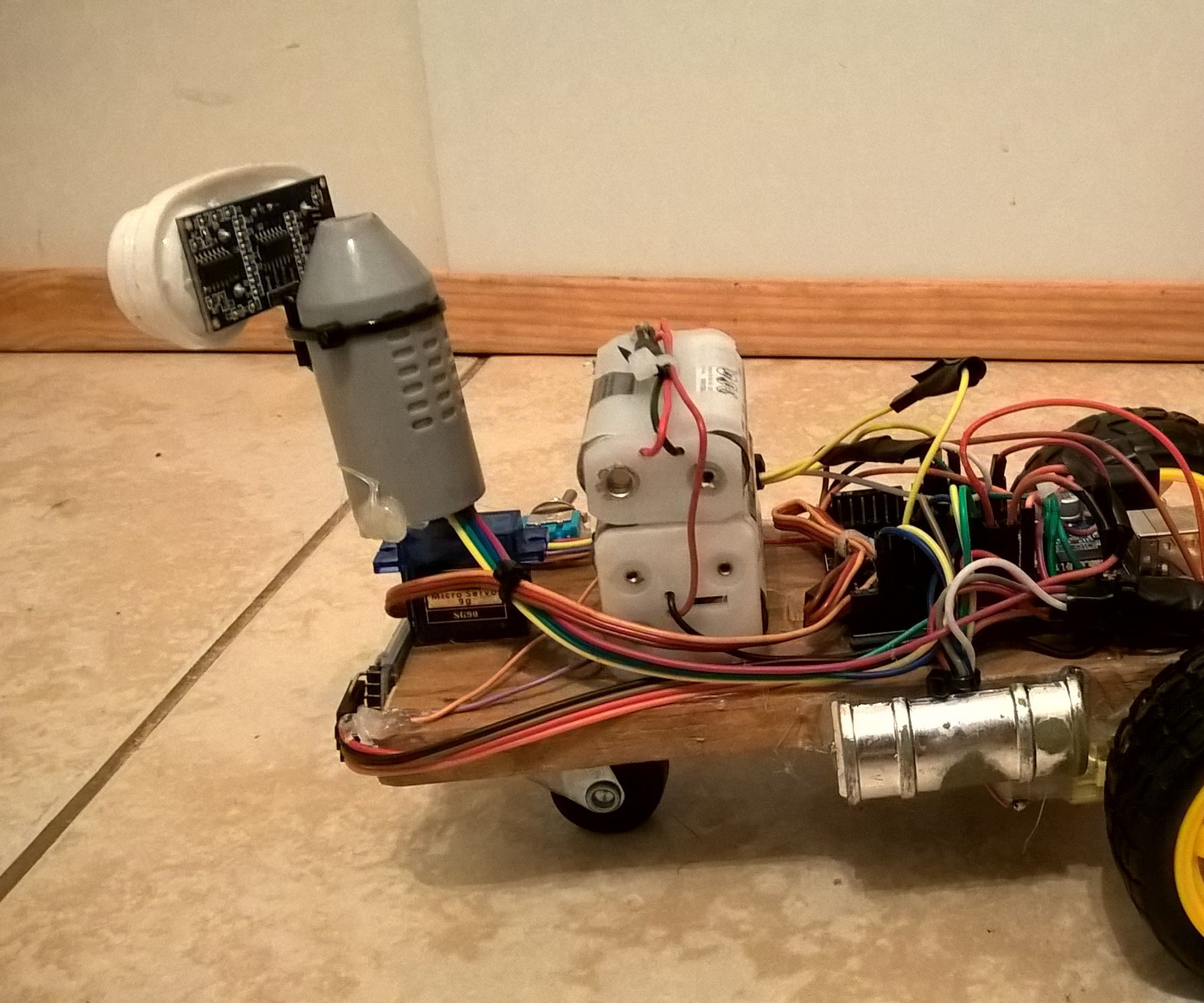 Robot : Two Ways Mobile Controlled by  Windows Phone .