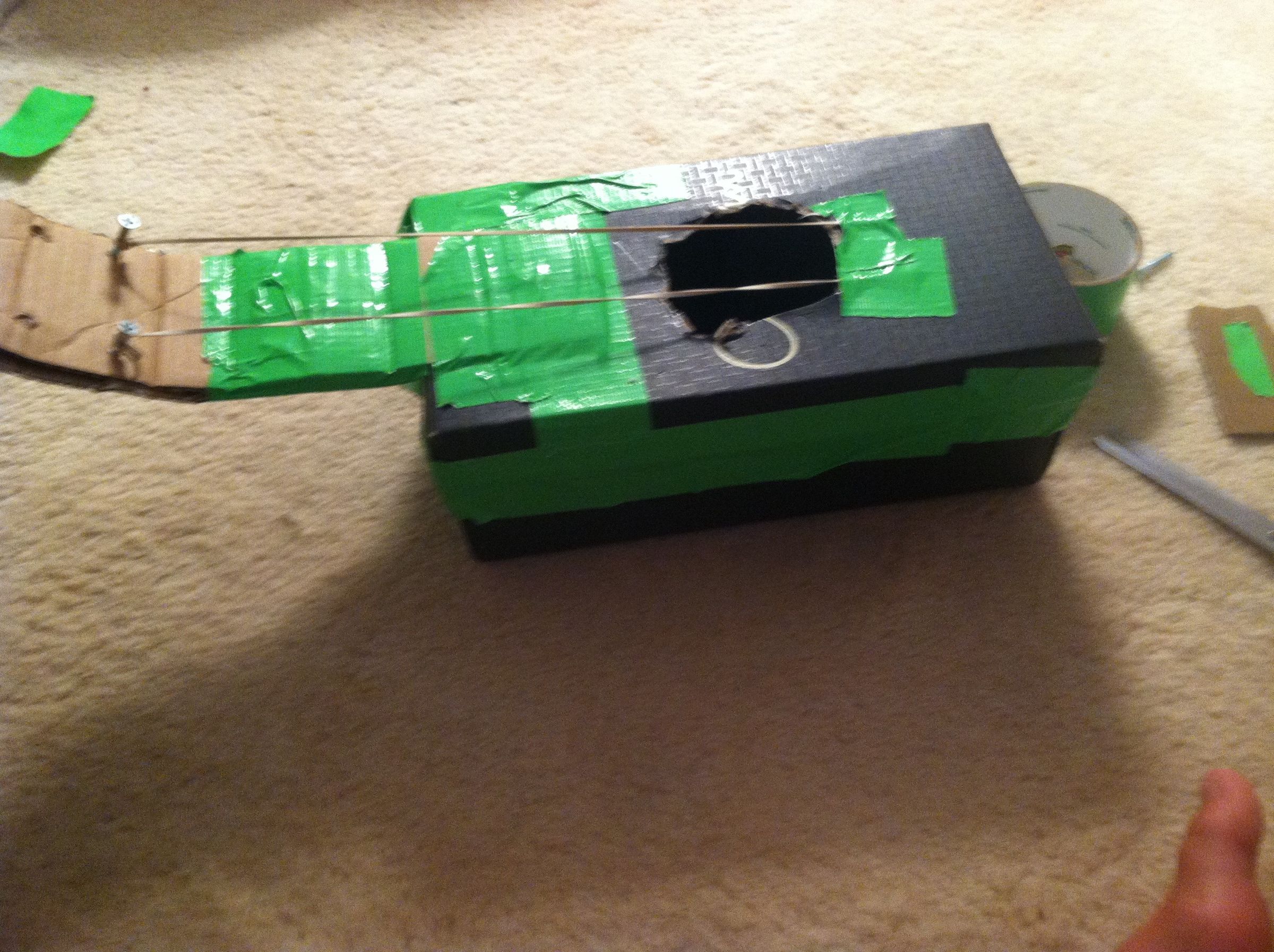 Shoebox Gutair!