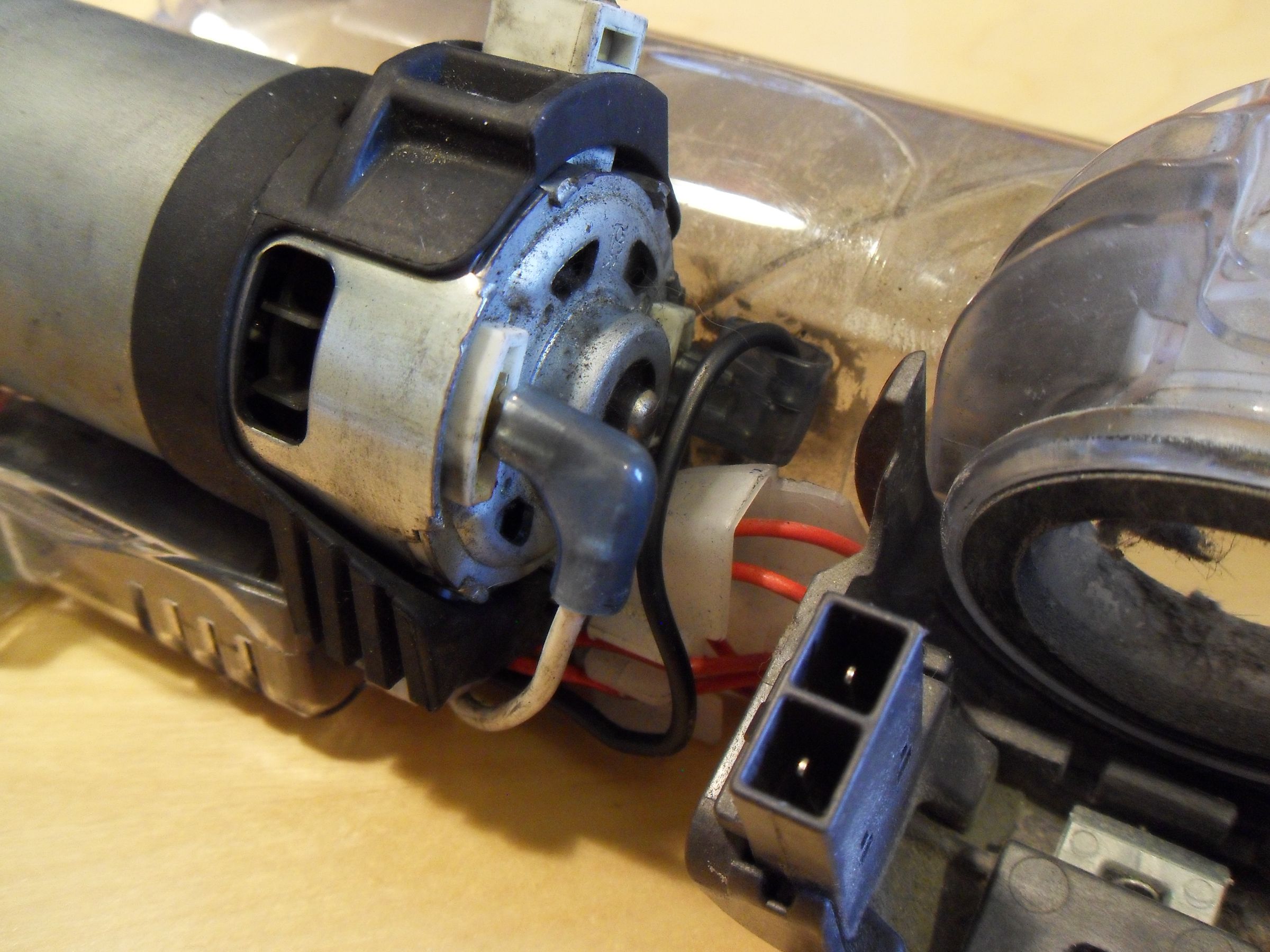 Dyson DC25 Brushbar Motor Replacement 16 Steps Instructables