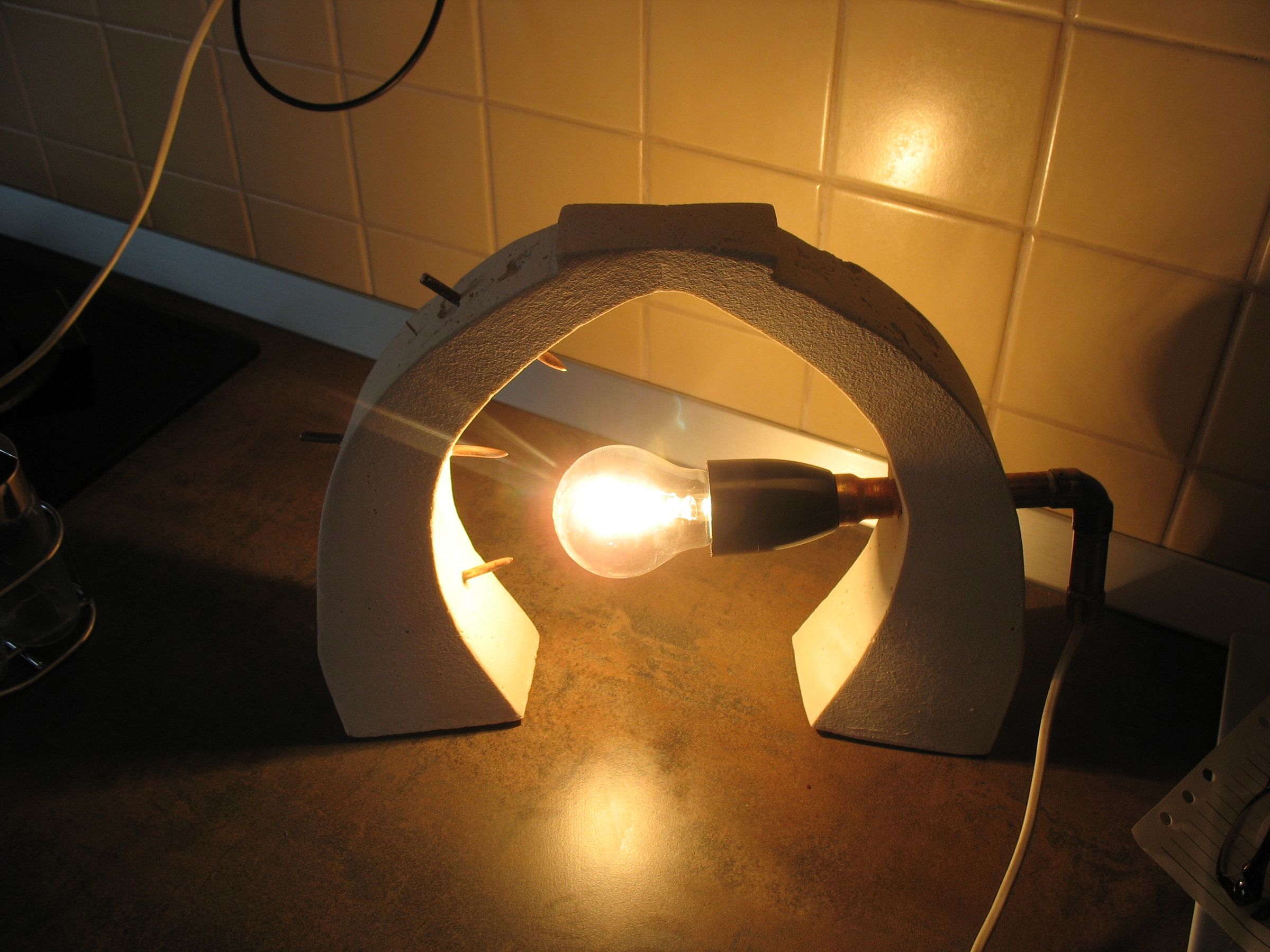Spiked concrete lamp
