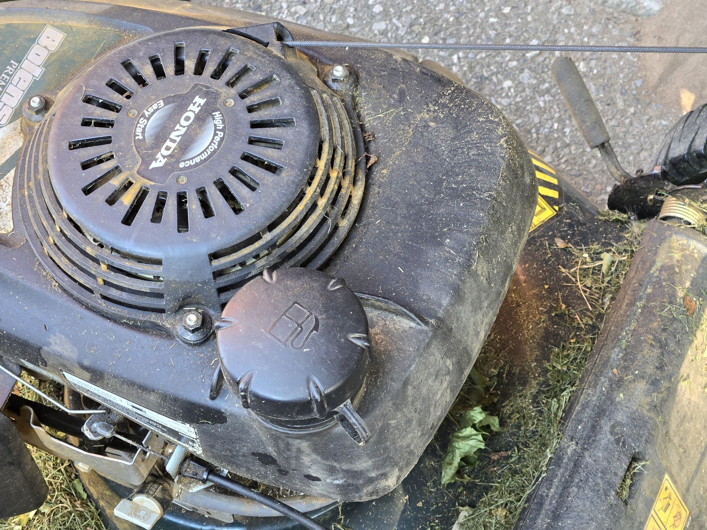 How to Fill Up a Lawn Mower With Gas : 7 Steps - Instructables