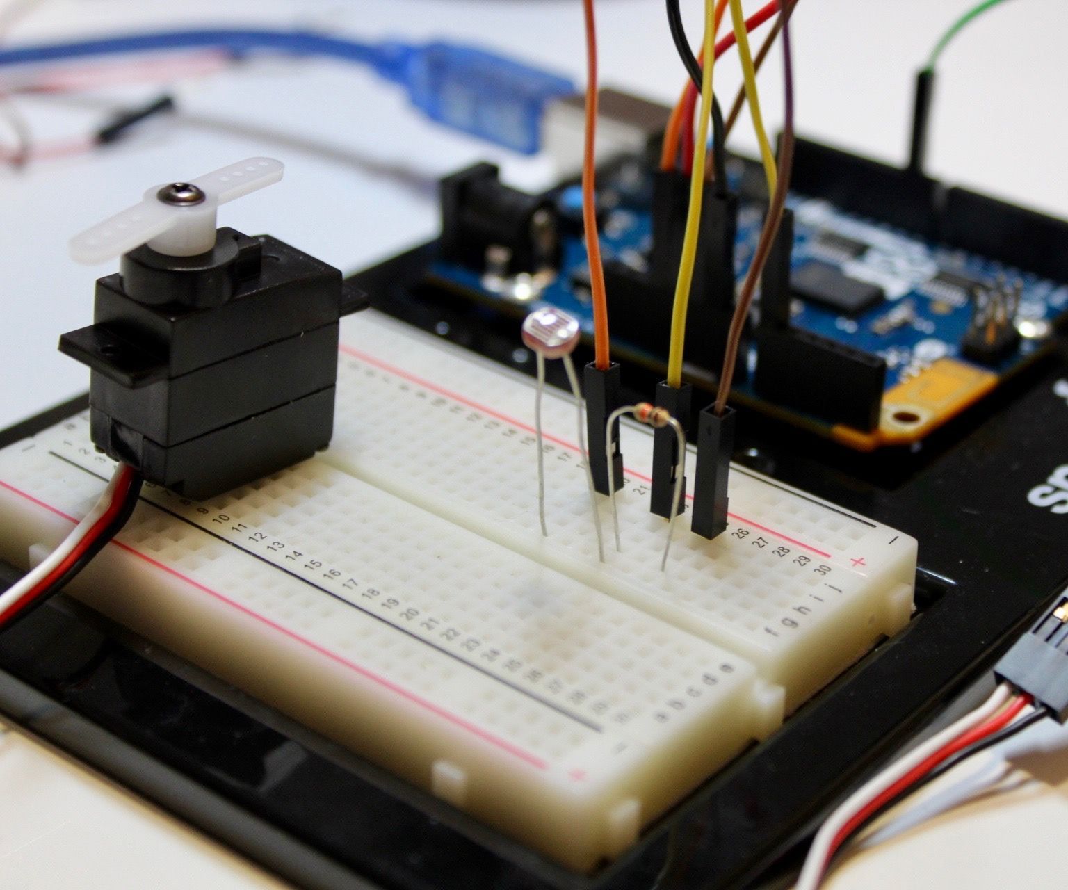 Light-Controlled Servo
