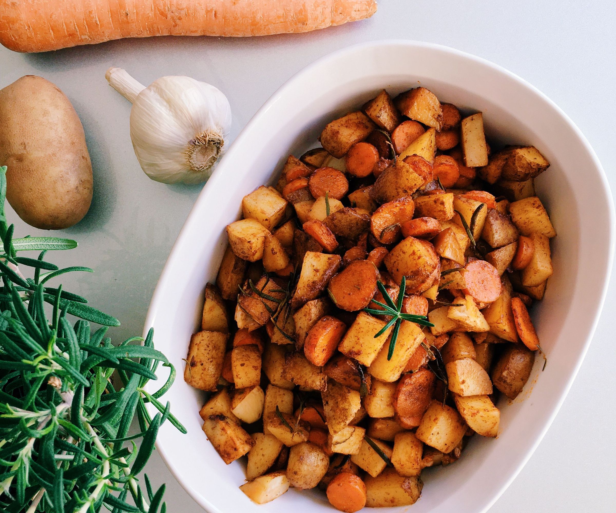 RECIPE | ROASTED POTATO & CARROTS WITH ROSEMARY
