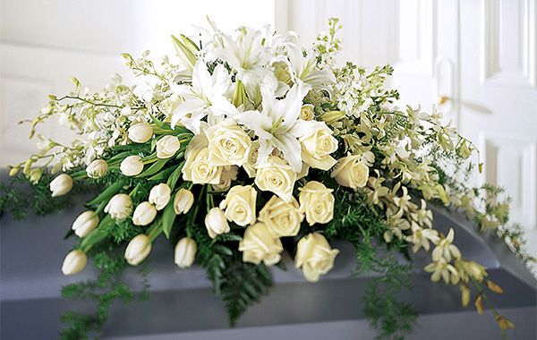 How to Choose Flowers for a Funeral in Four Steps