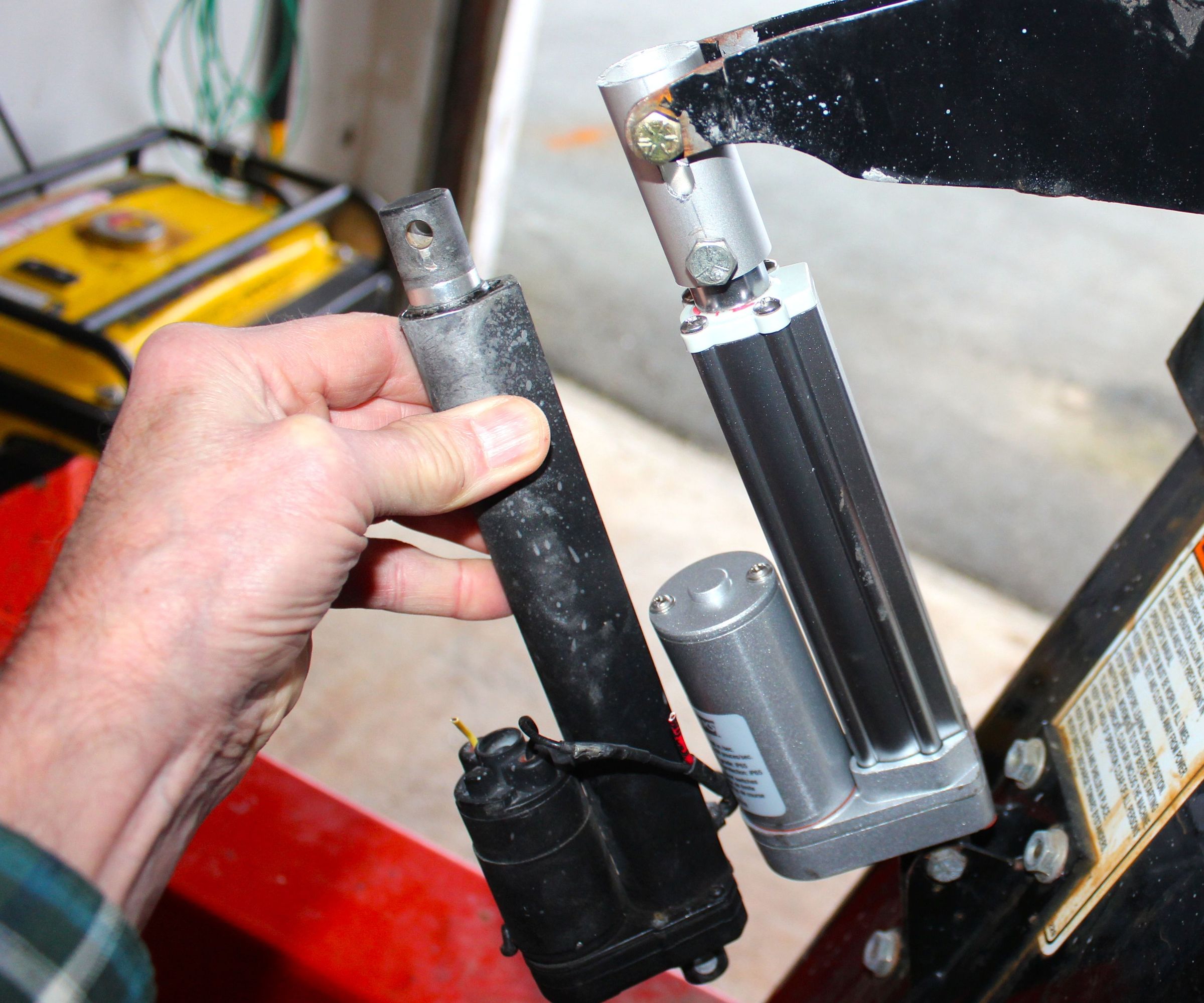 Adapting a Different Size Linear Actuator