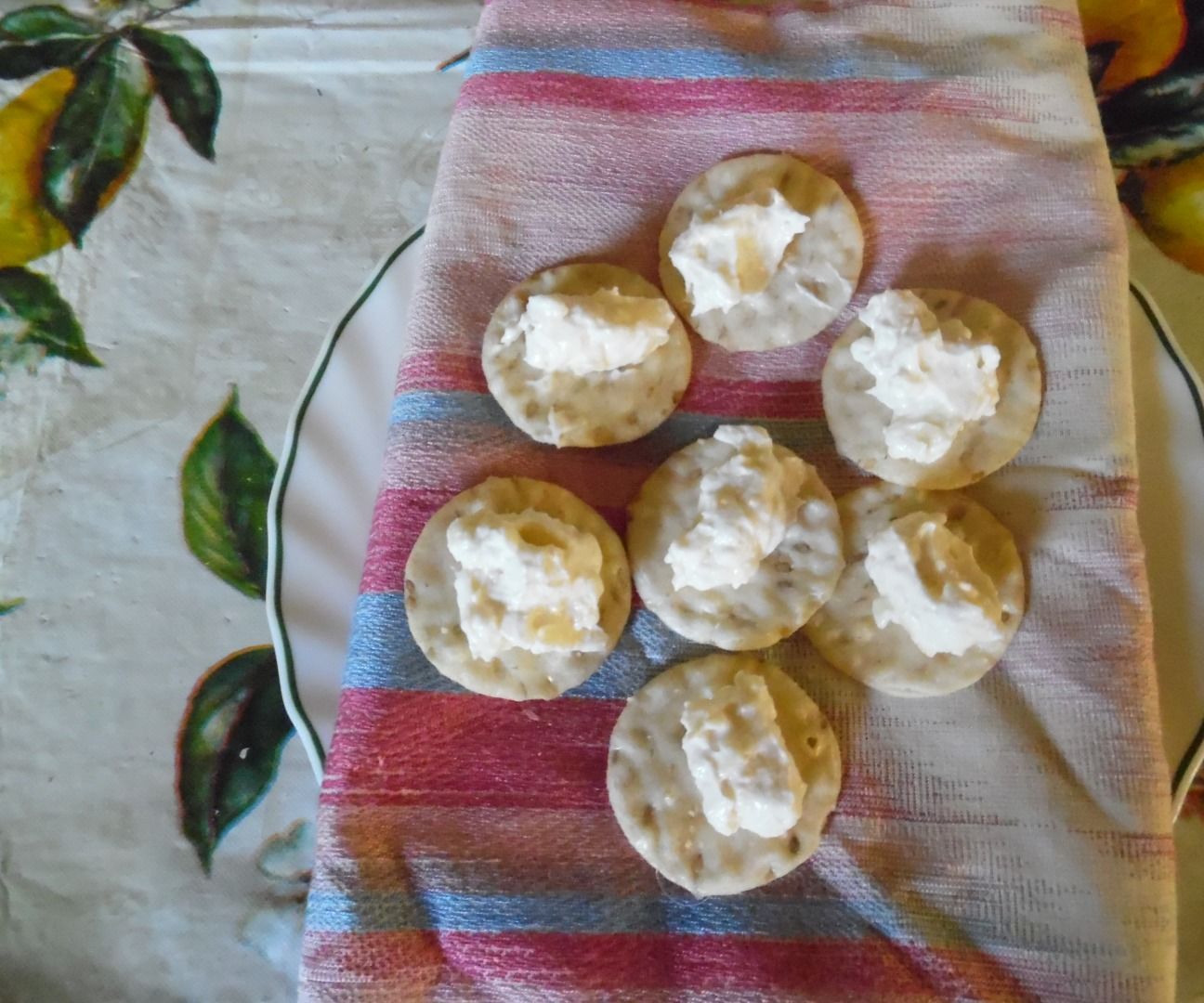 White Sharp Chedder Cheese Horserdish Dip