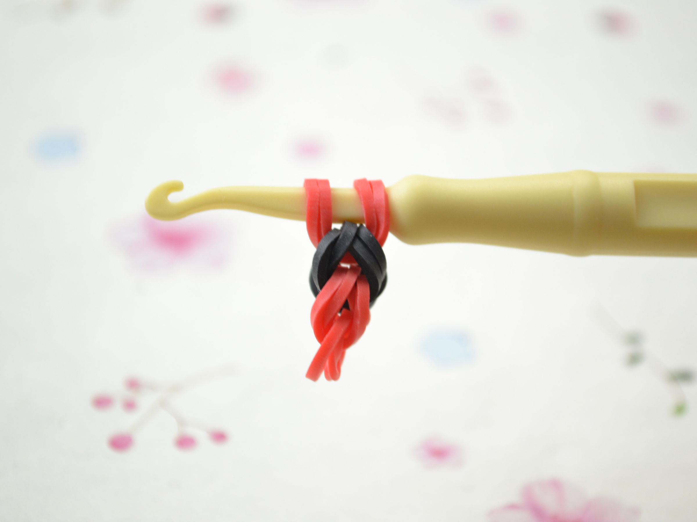 2 Steps Tutorial to Make Simple Rubber Band Cross Earrings Without a