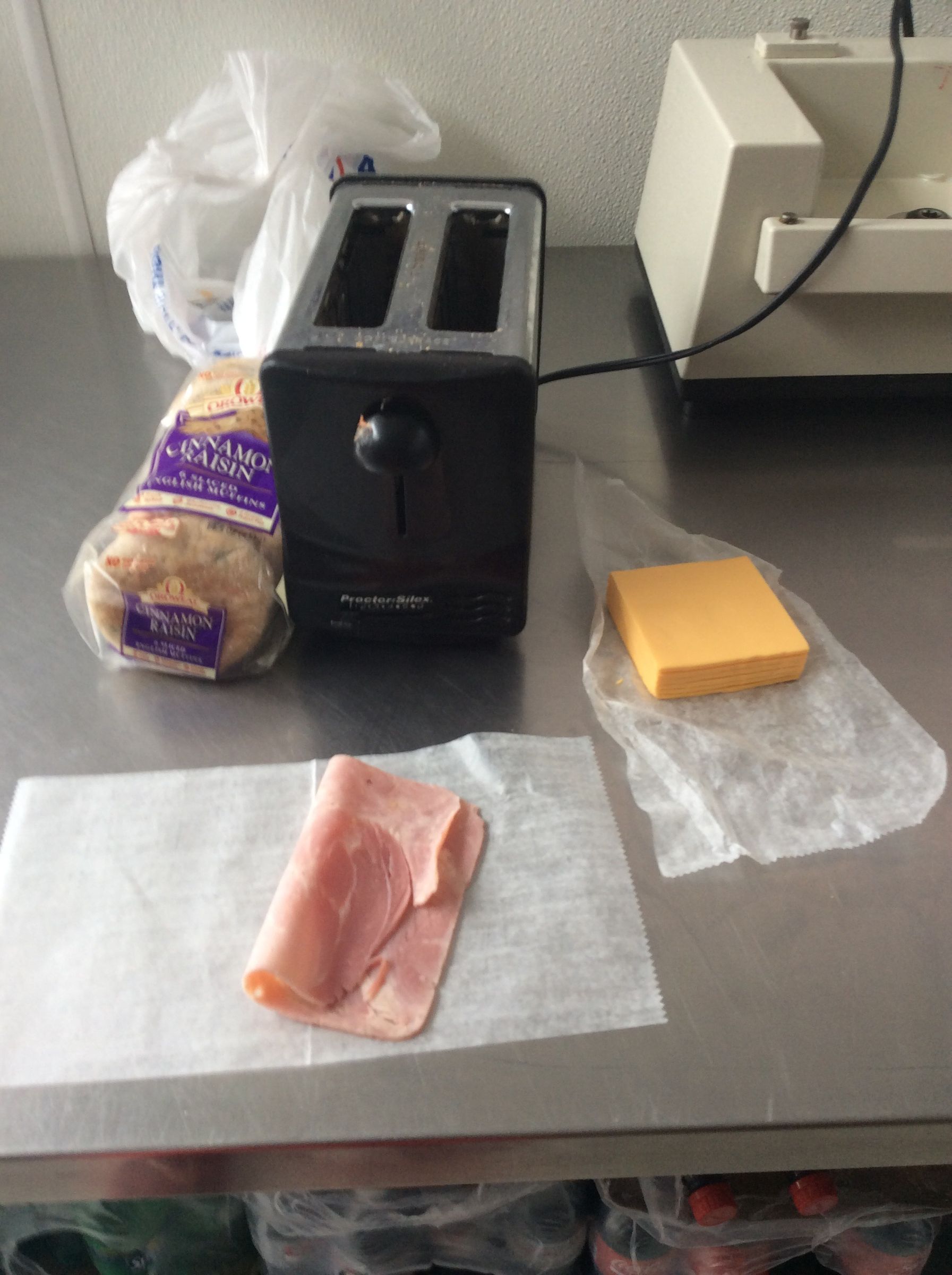 How to Make a Bagel Ham and Cheese Sandwich 