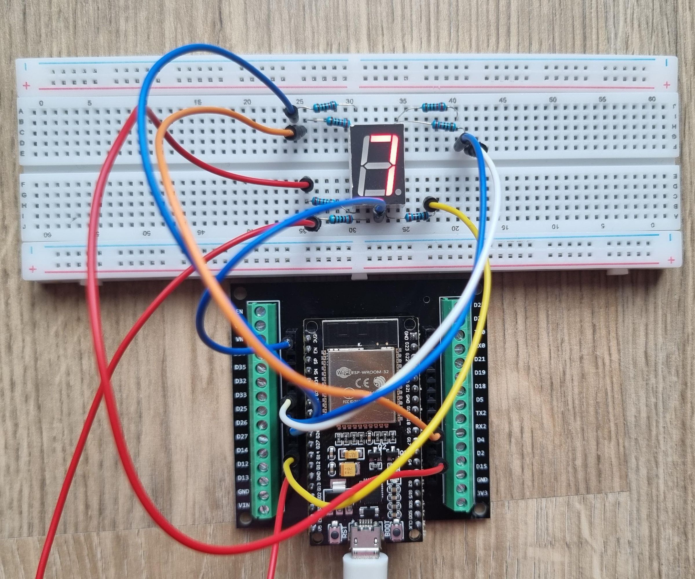 Seven Segment Display With ESP32 Using Arduino IDE