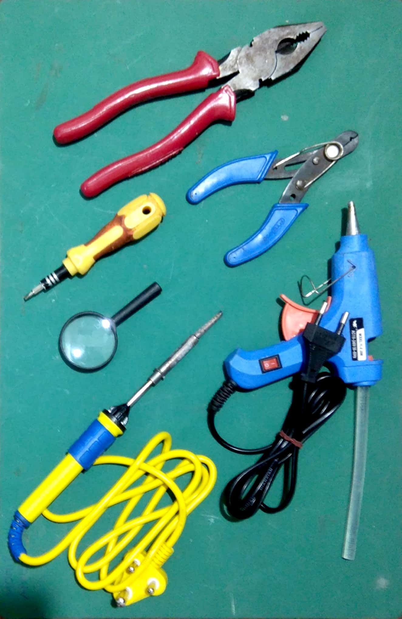 DIY Helping Hands for Soldering 9 Steps (with Pictures) Instructables