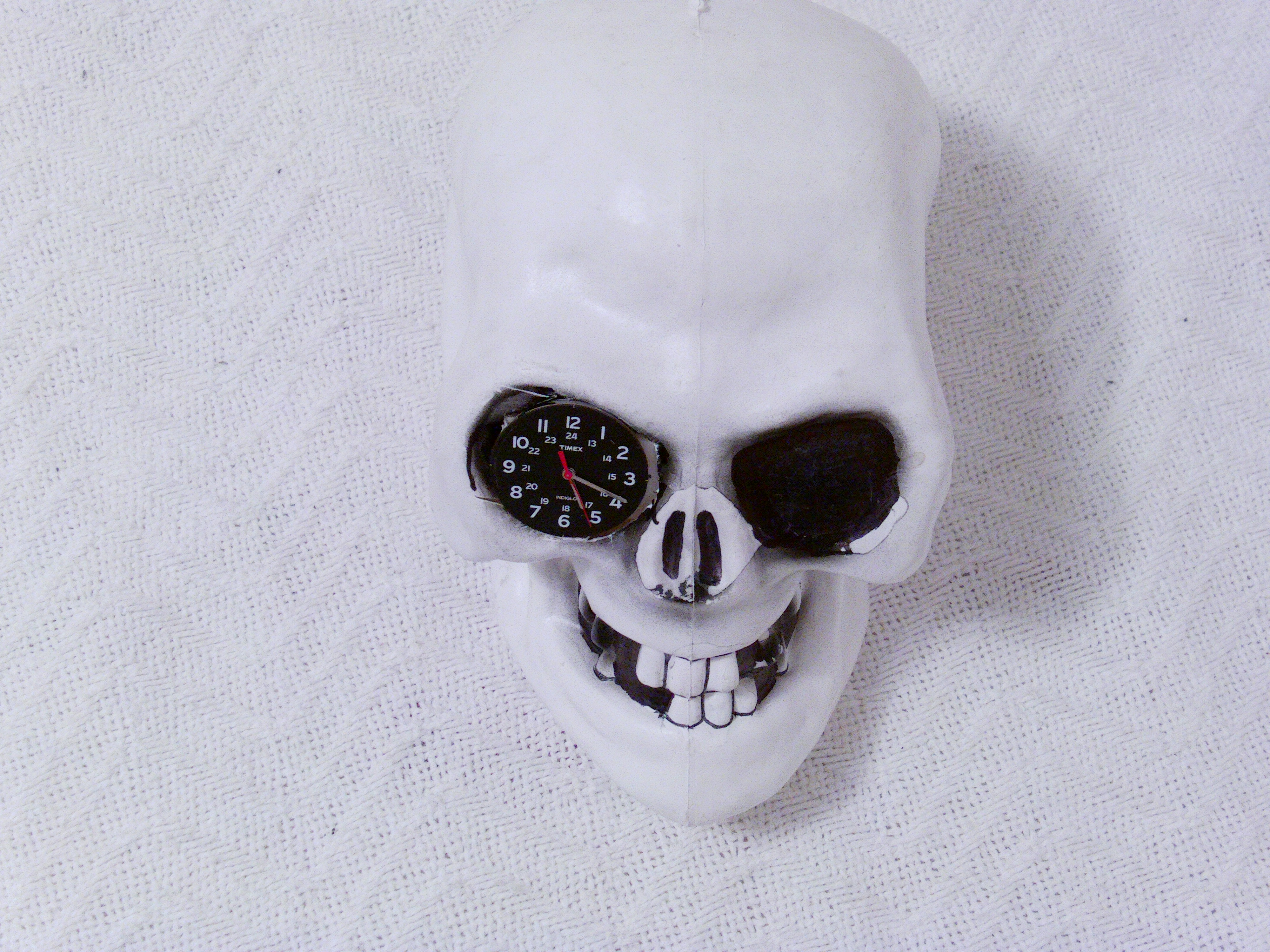 How to make a skull clock