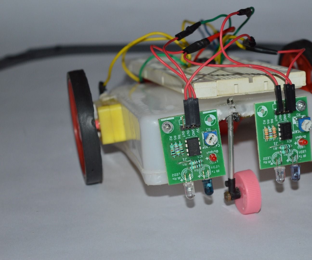 Simple Line Following Robot for Beginners : 3 Steps - Instructables