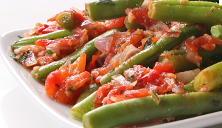 Sauteed Green Beans With Tomatoes and Garlic