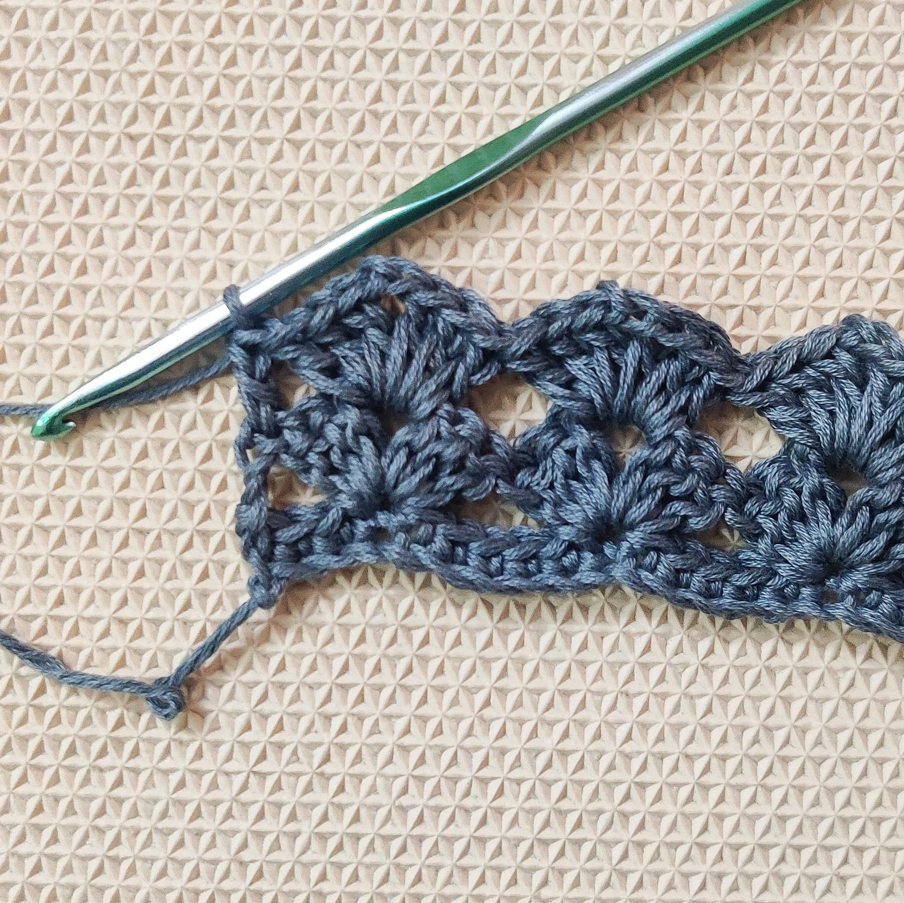 Easy Crochet Table Runner Pattern With Shell Stitch 6 Steps (with