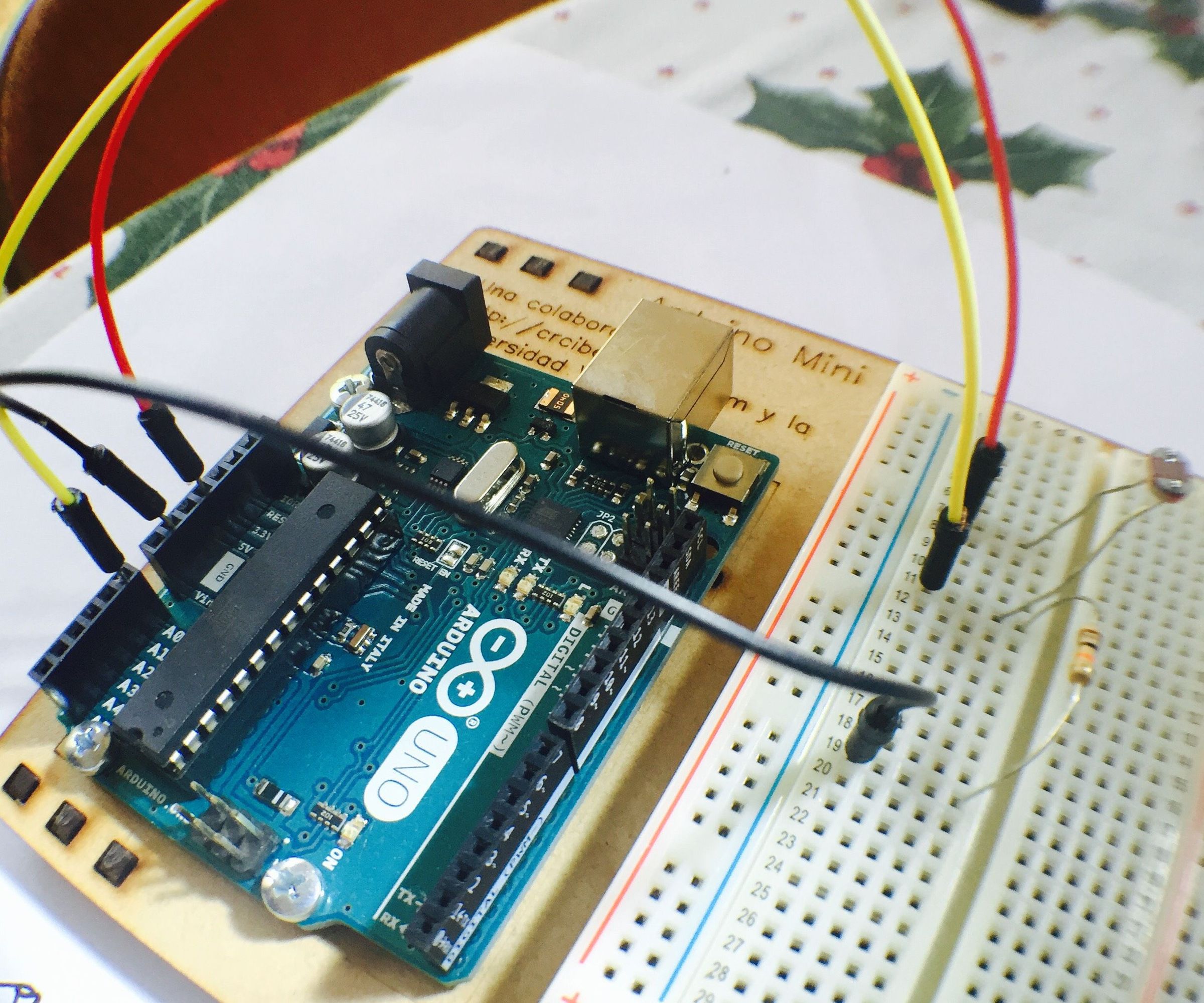Sensor De Luz Y Divisor De Voltaje