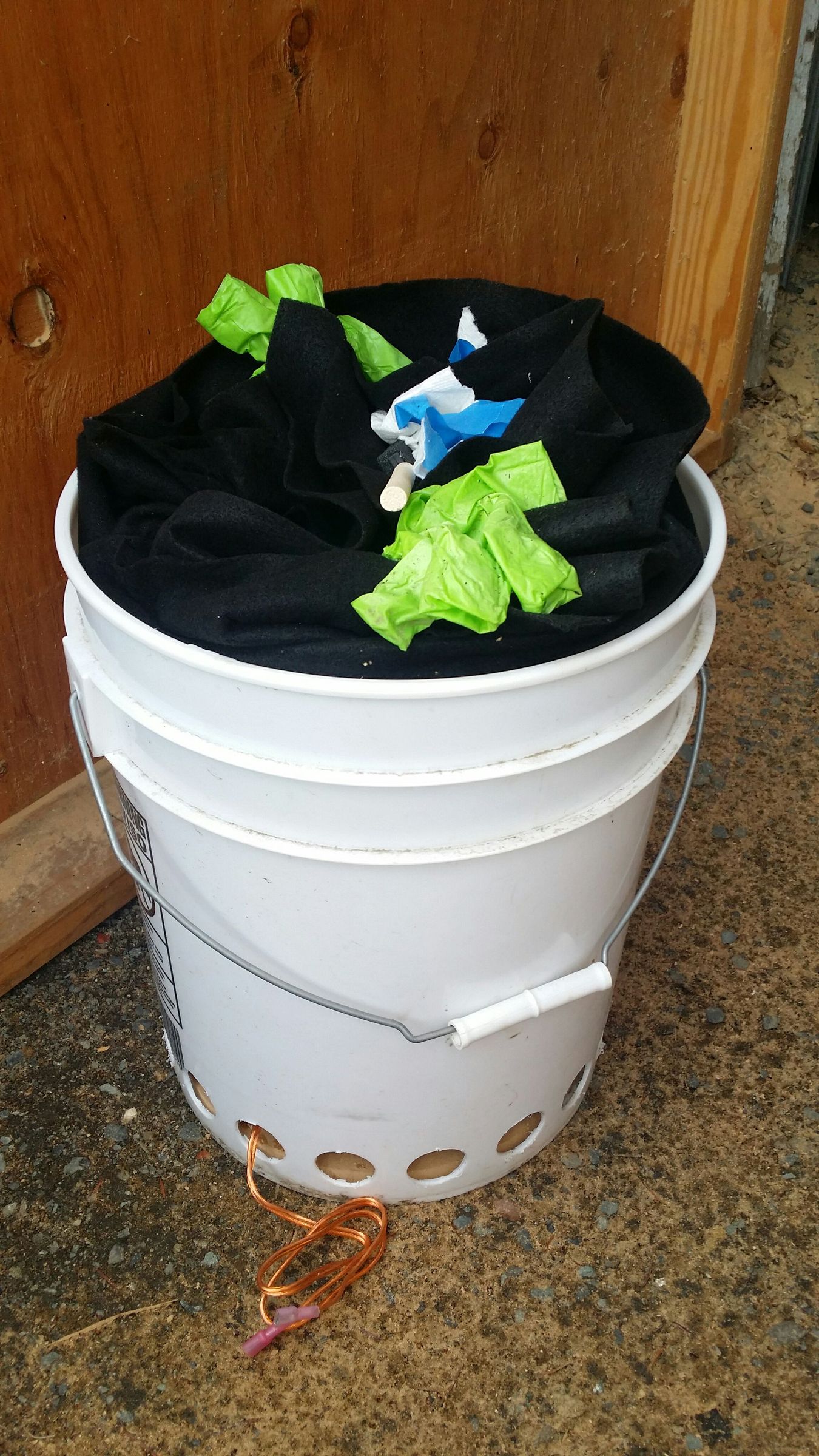 Discreet Bass Bucket 6 Steps Instructables