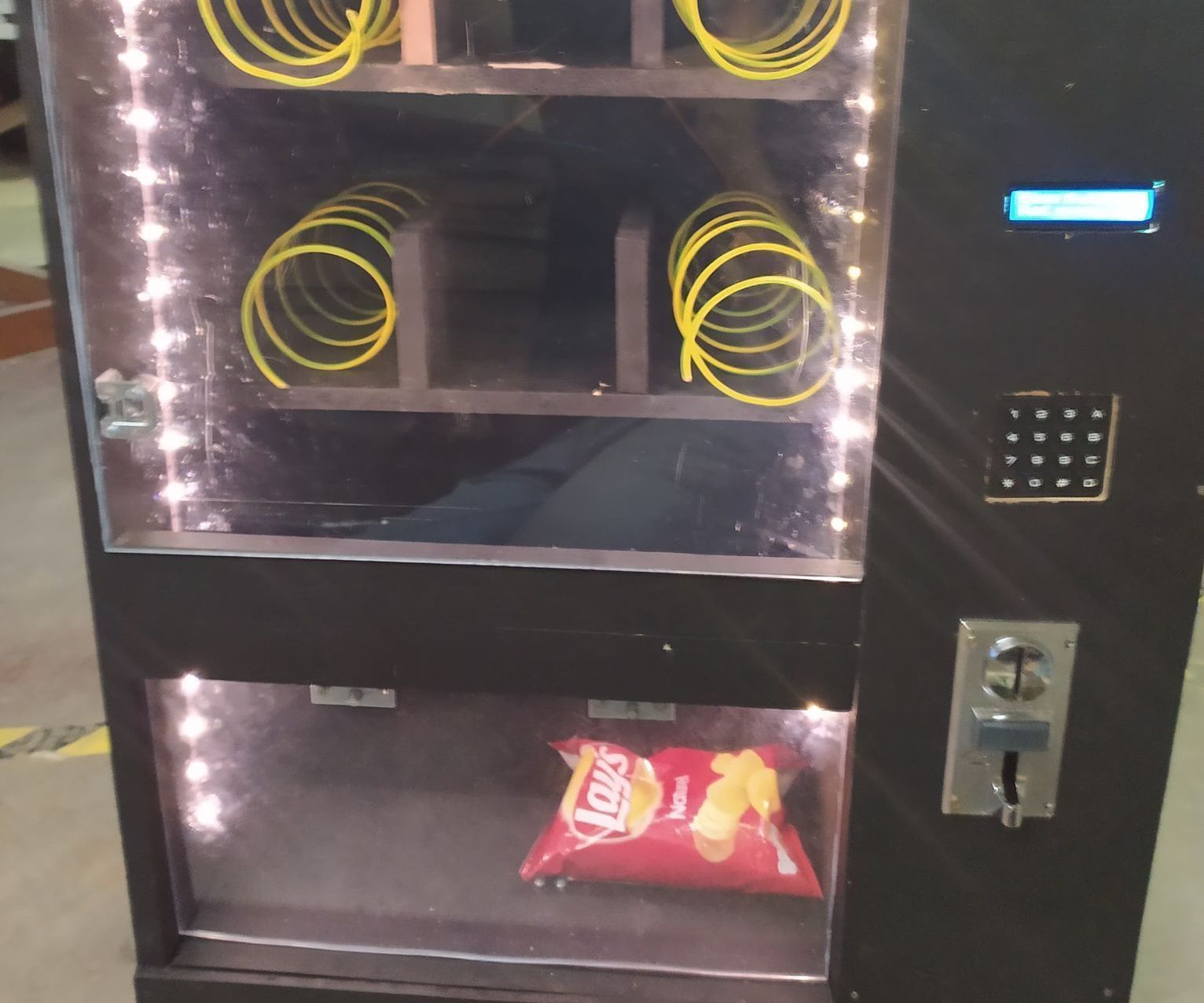 Vending Machine With Scale to Confirm Itemdrop (Raspberry Pi)