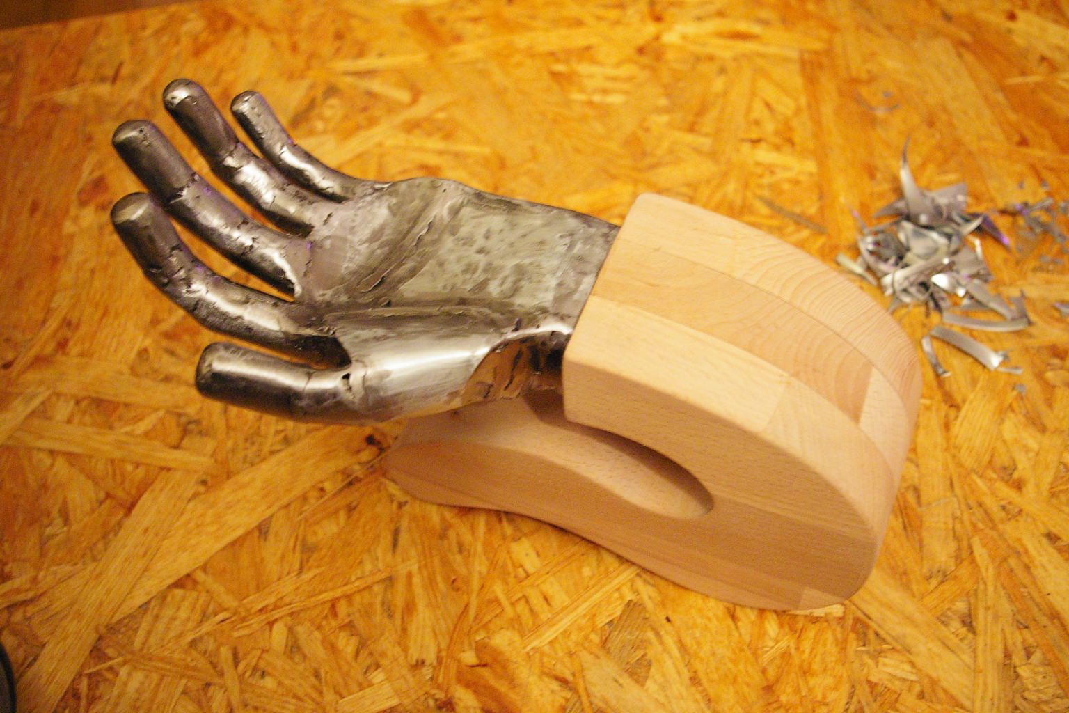 The becoming of a bonded hand