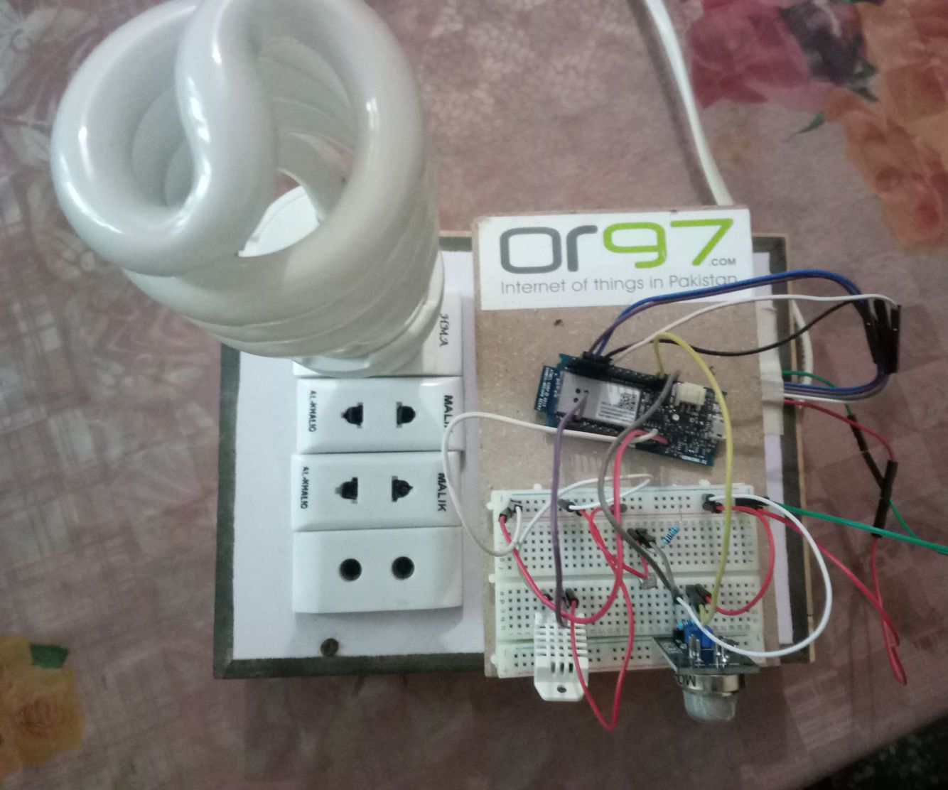 Smart Room Using MKR1000, Blynk App & ThingSpeak