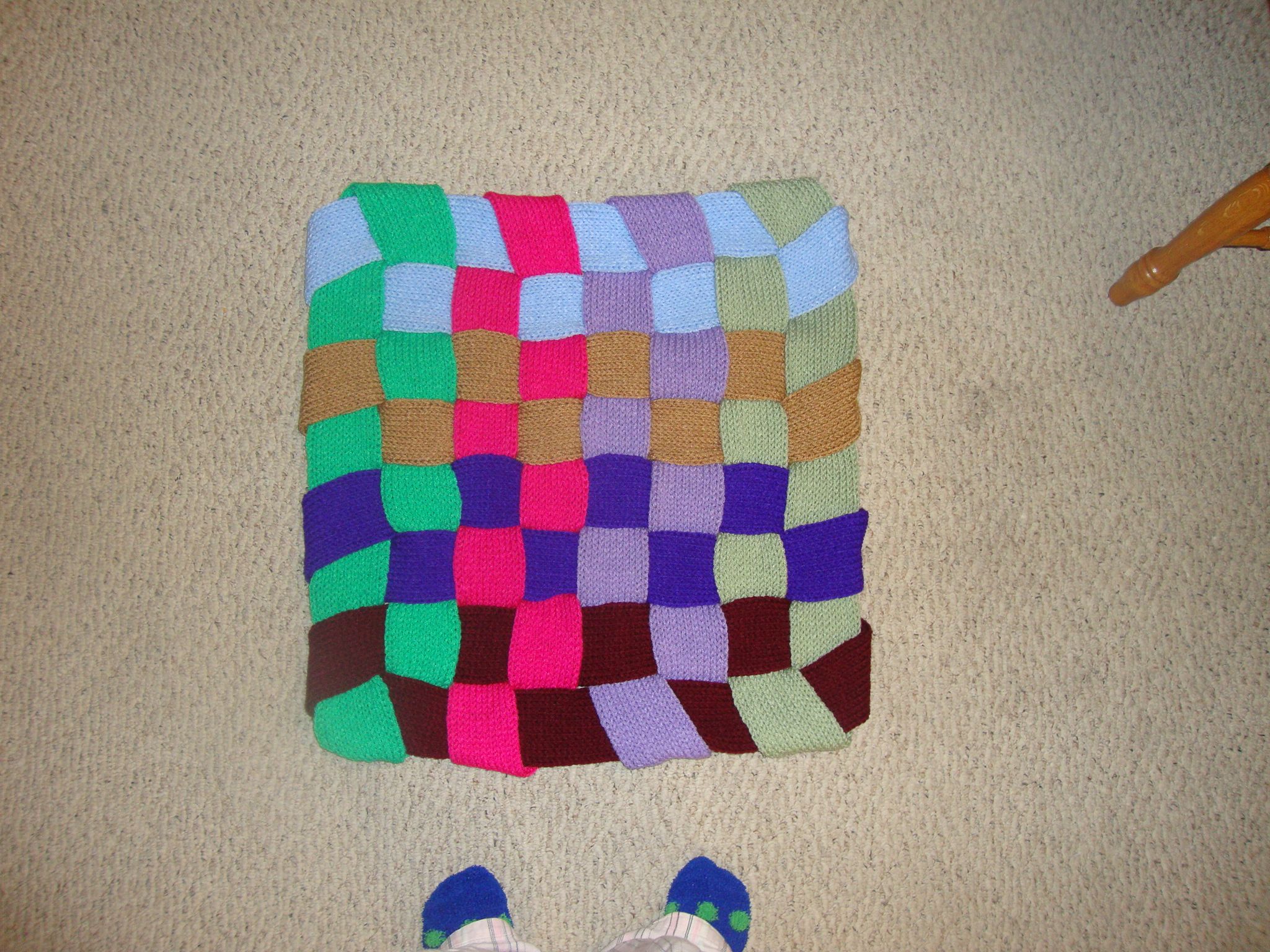 Easy Crafts With Knitted Rolls: Woven Rug