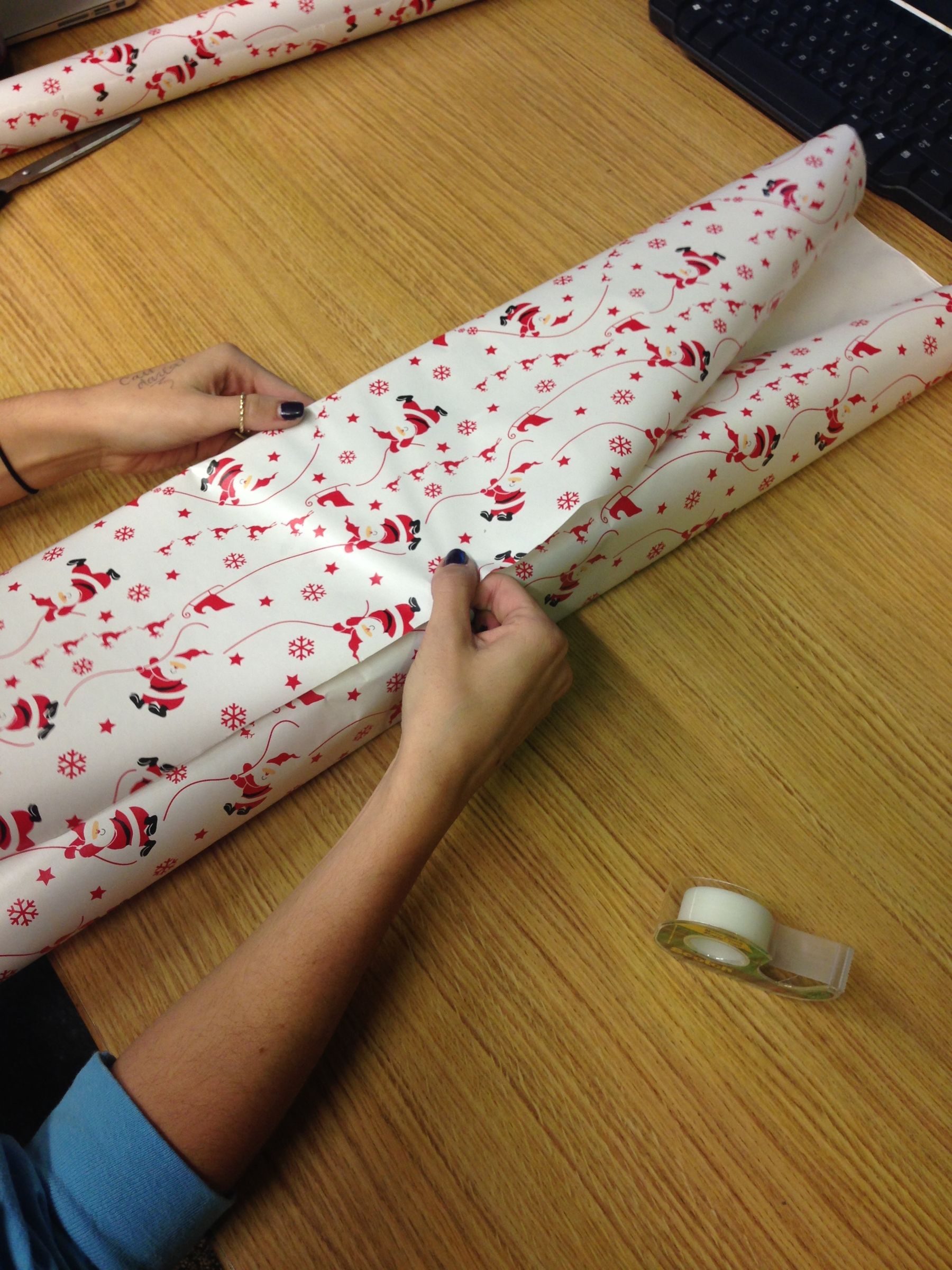 Quick Christmas Gift Wrapping With Tulle Bow 23 Steps (with Pictures