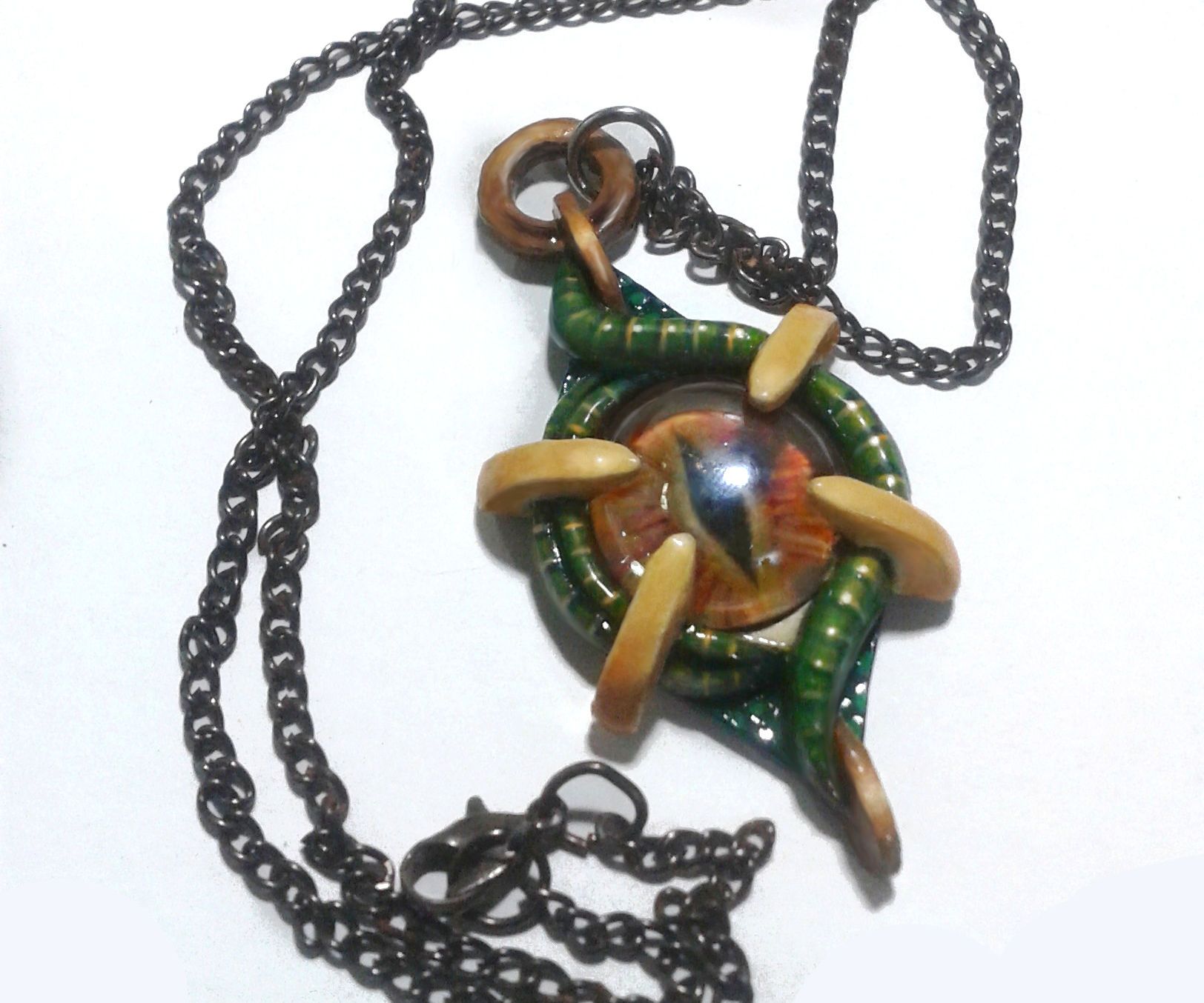 How to Make Jewelry Using Cardboard and Superglue