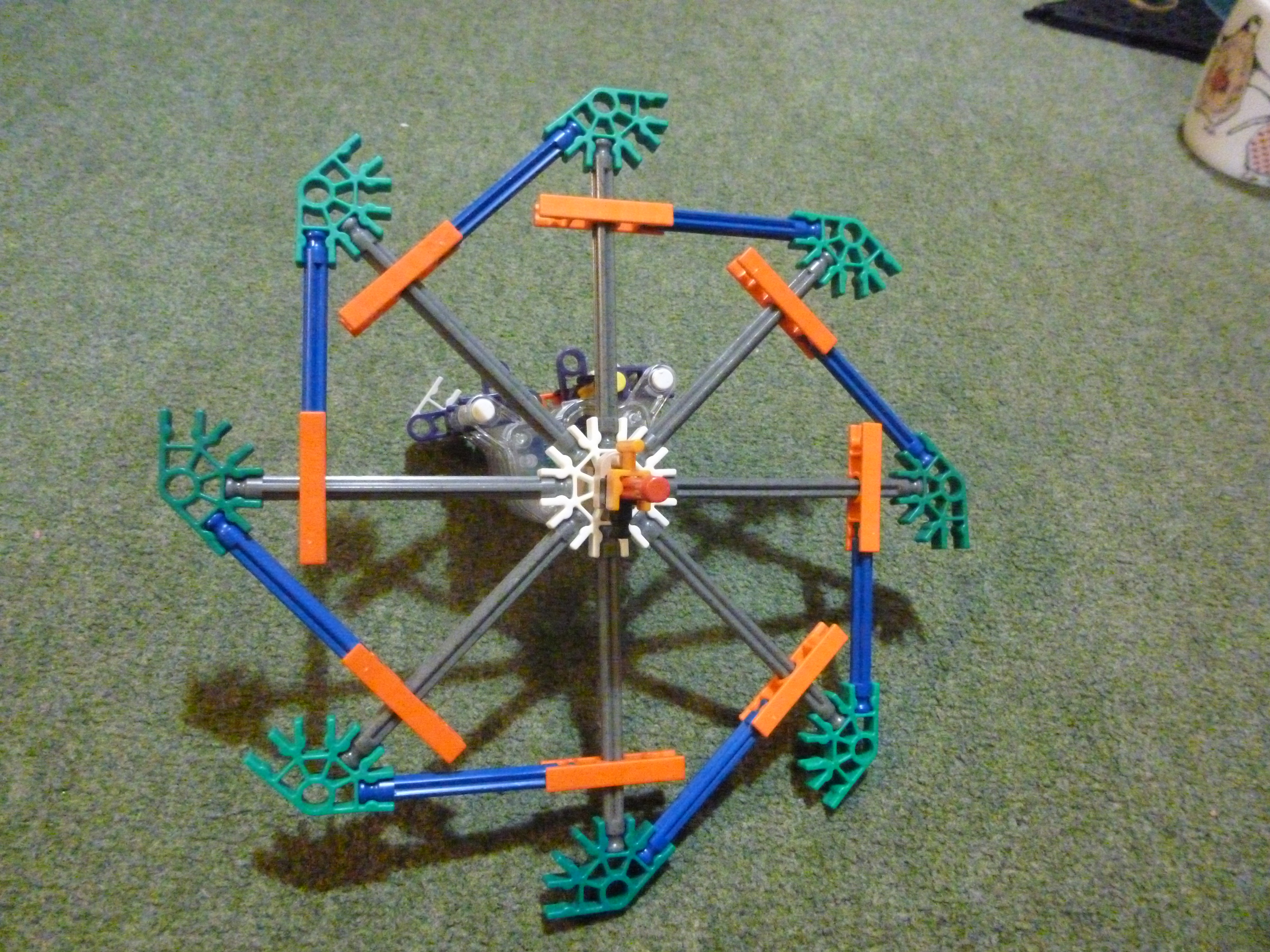 The Spinnybot - a K'nex Spinny Thing