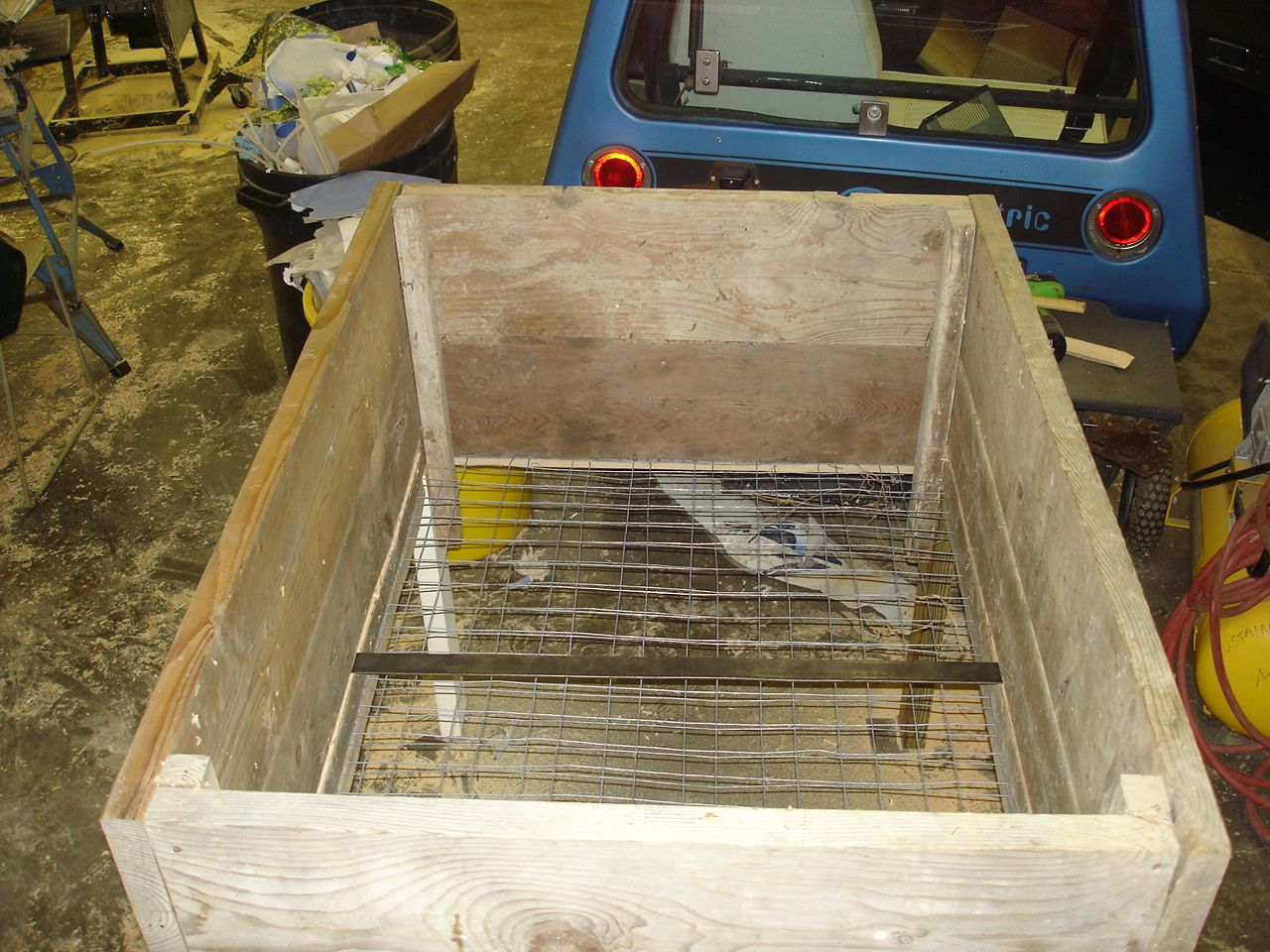 Self-Harvesting Vermi-Compost Bin