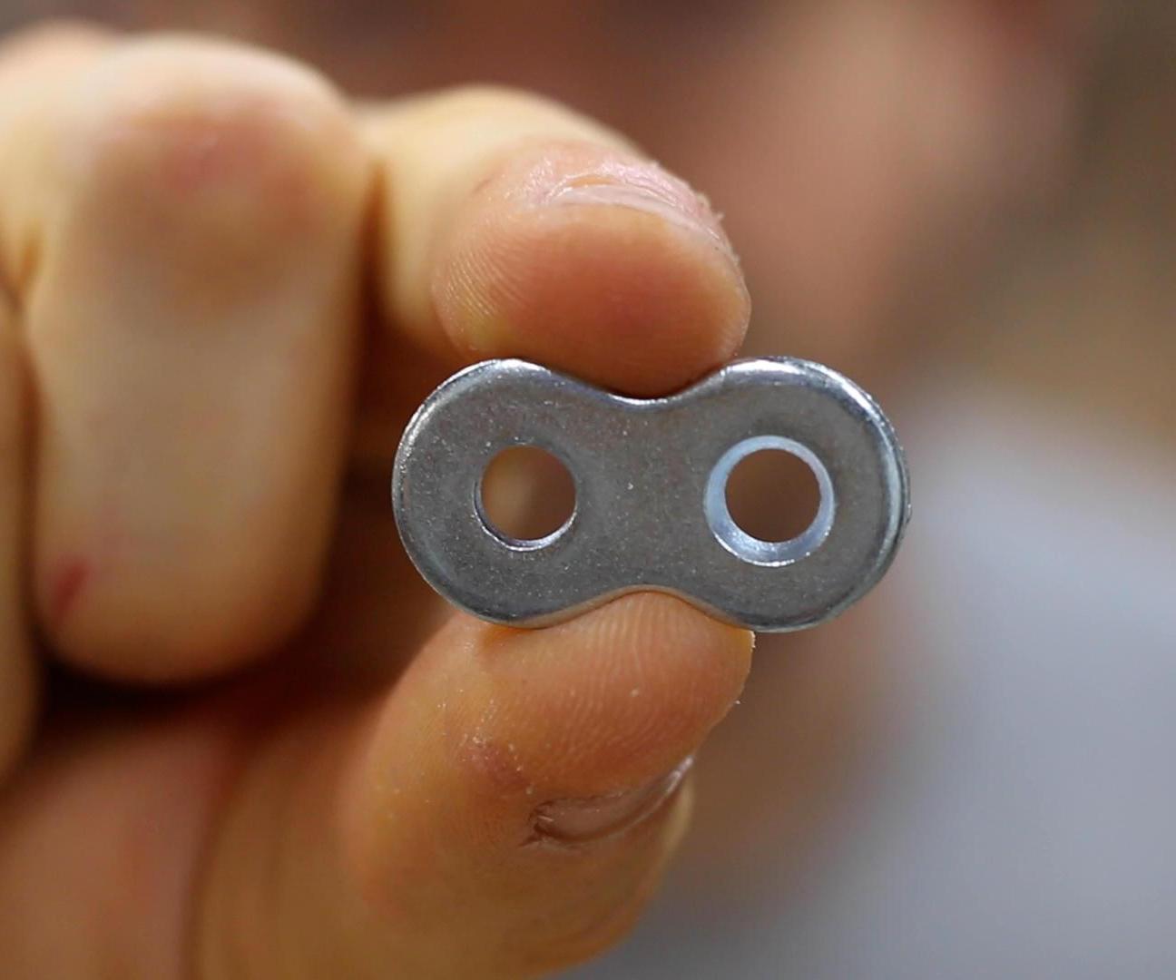 How to Install Figure 8 Table Top Fasteners 5 Steps (with Pictures