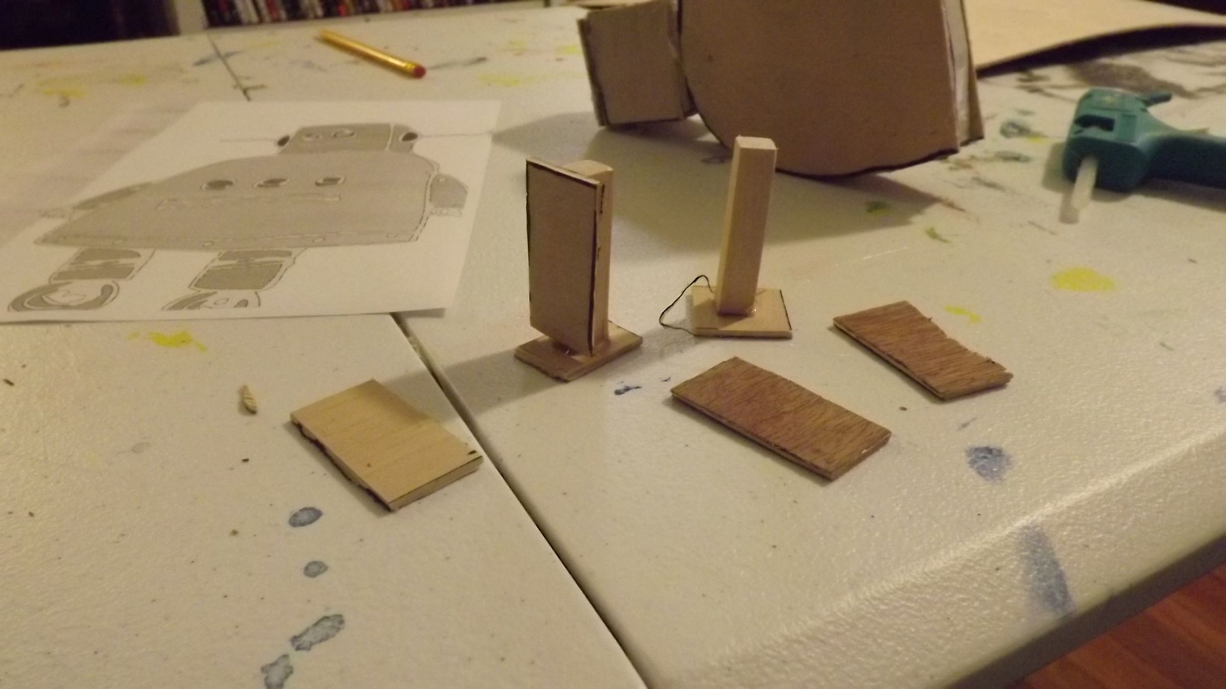 Yellow Instructables ROBOT - Instructables