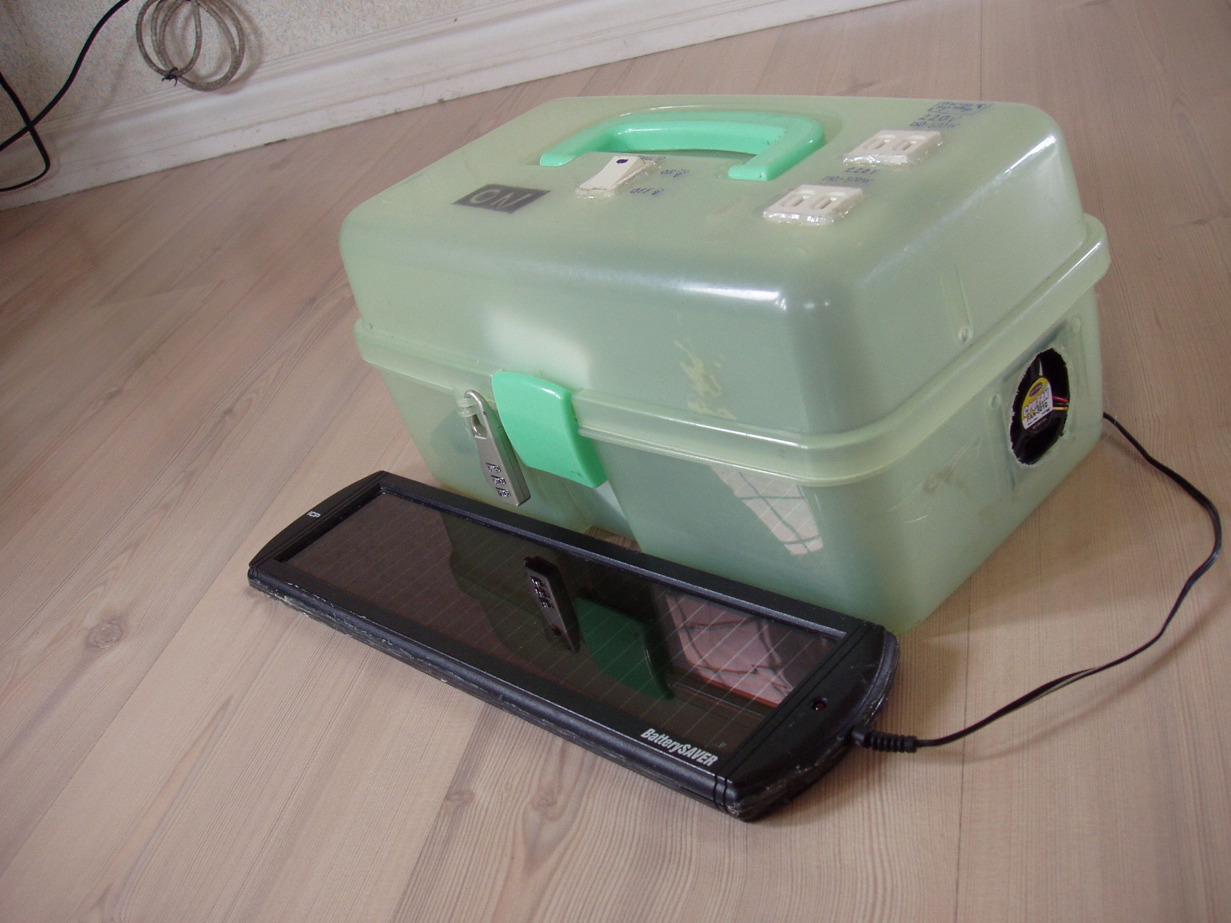 Portable Solar Powered 220V Power Supply