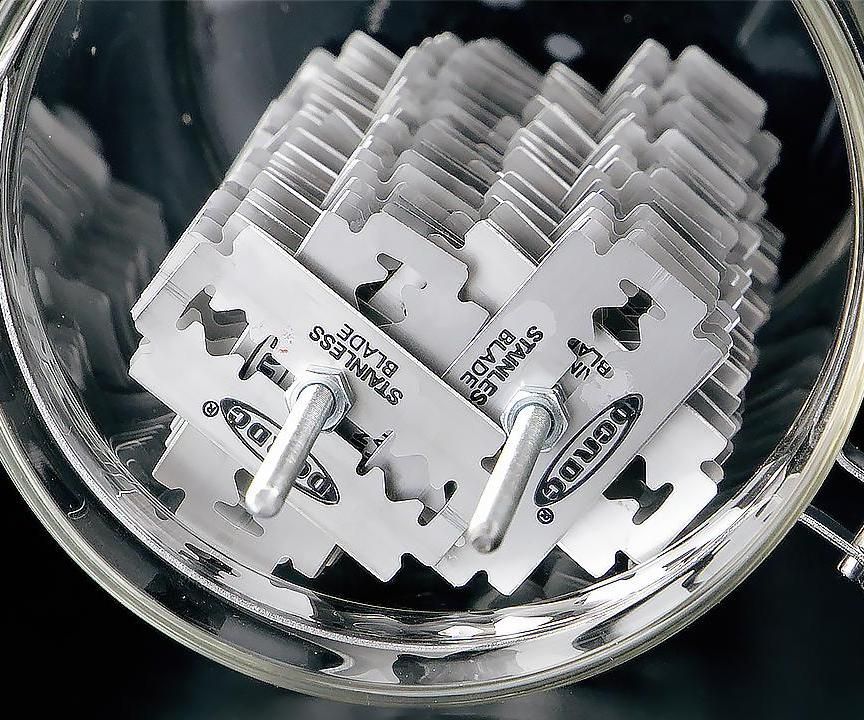 Powerful HHO Generator: Using 99 + Razor Blades for Electrolysis 2500 °C