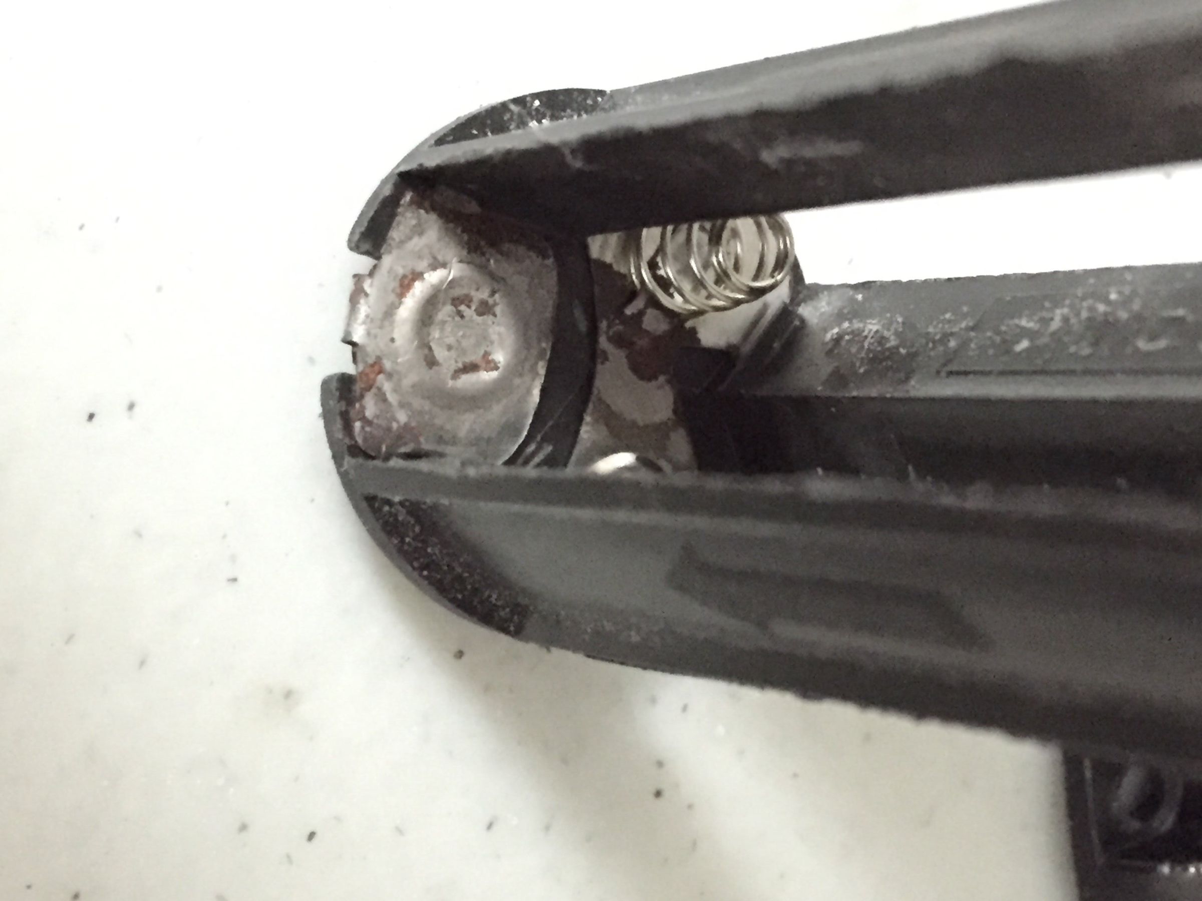Cleaning Battery Sockets With Vinegar 4 Steps Instructables