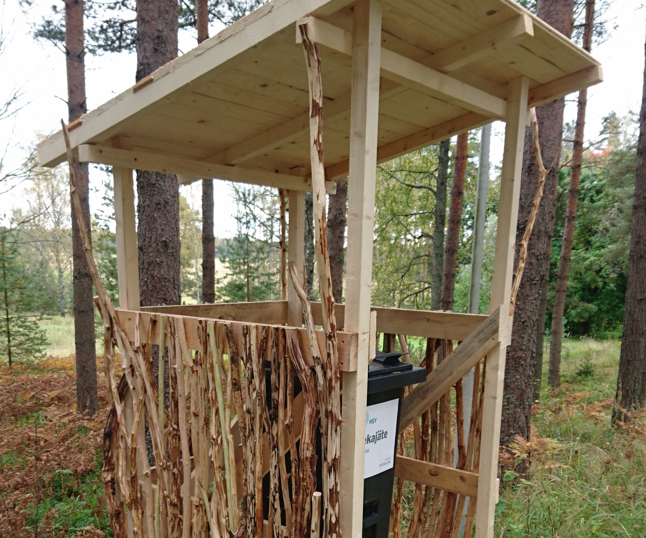 Natural Style Garbage Shelter