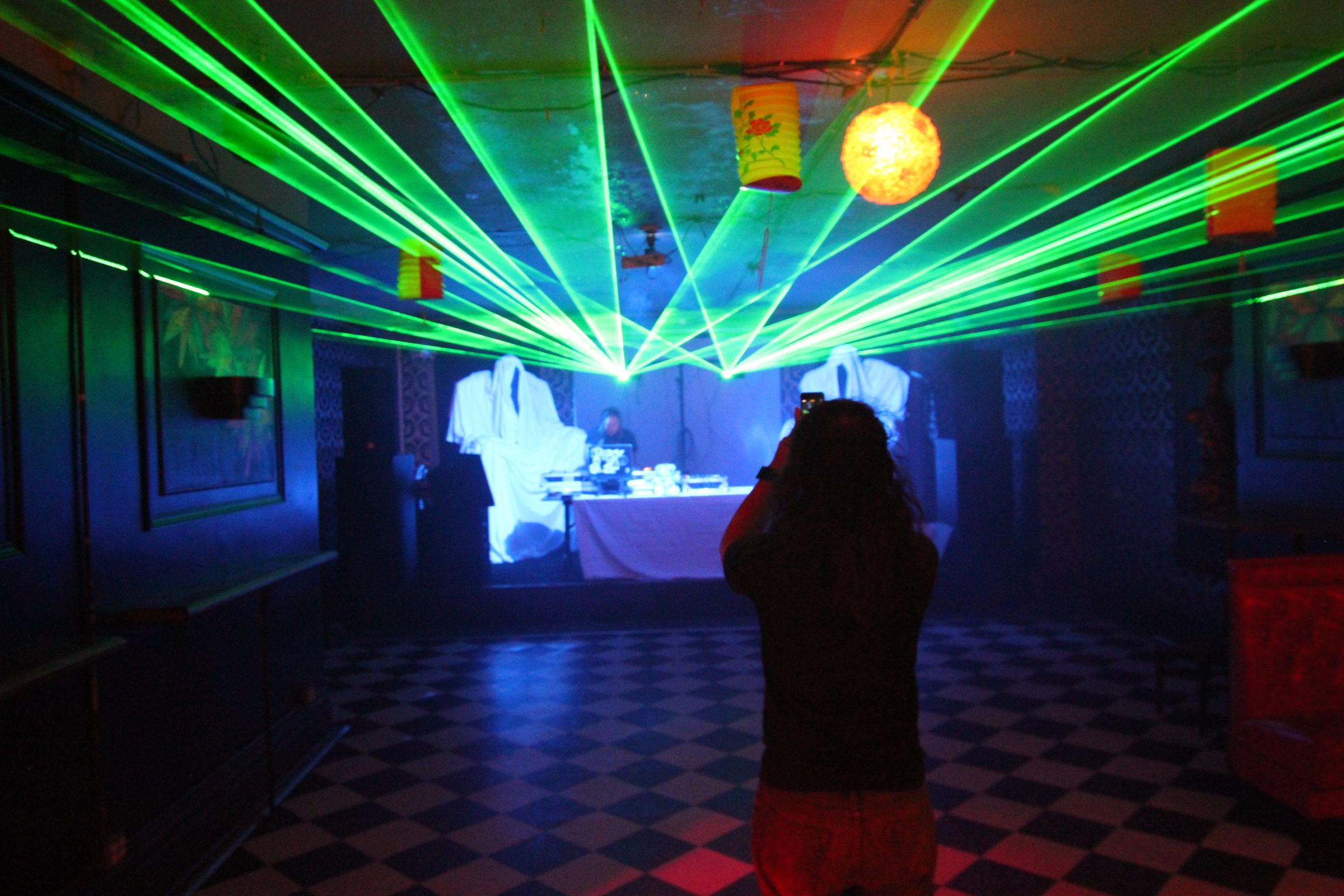 Make Giant Druids, Ghosts, or Whatever and Projection Map Onto Them