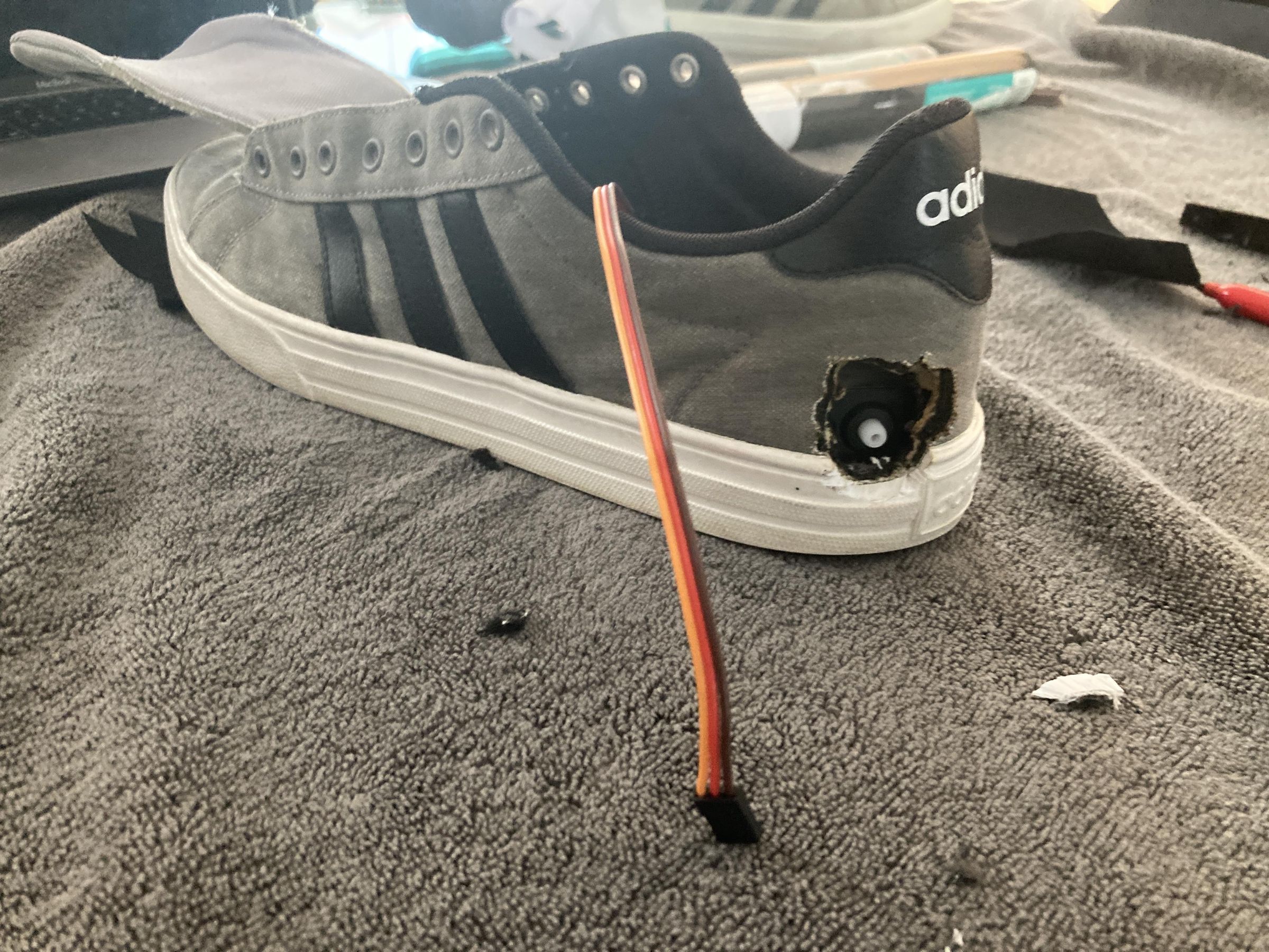 shoes with self tightening laces