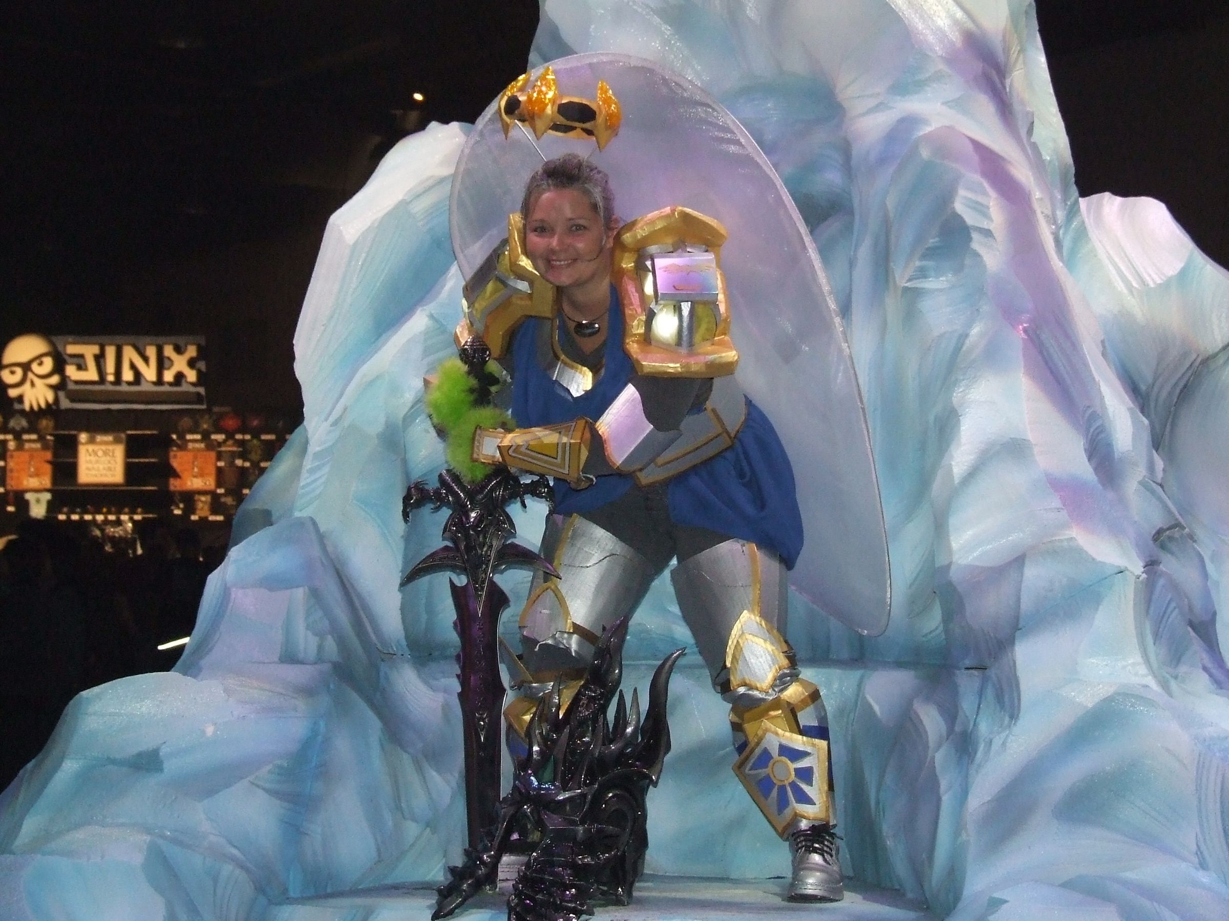 World of Warcraft Paladin T6 Costume (bubble Hearth)