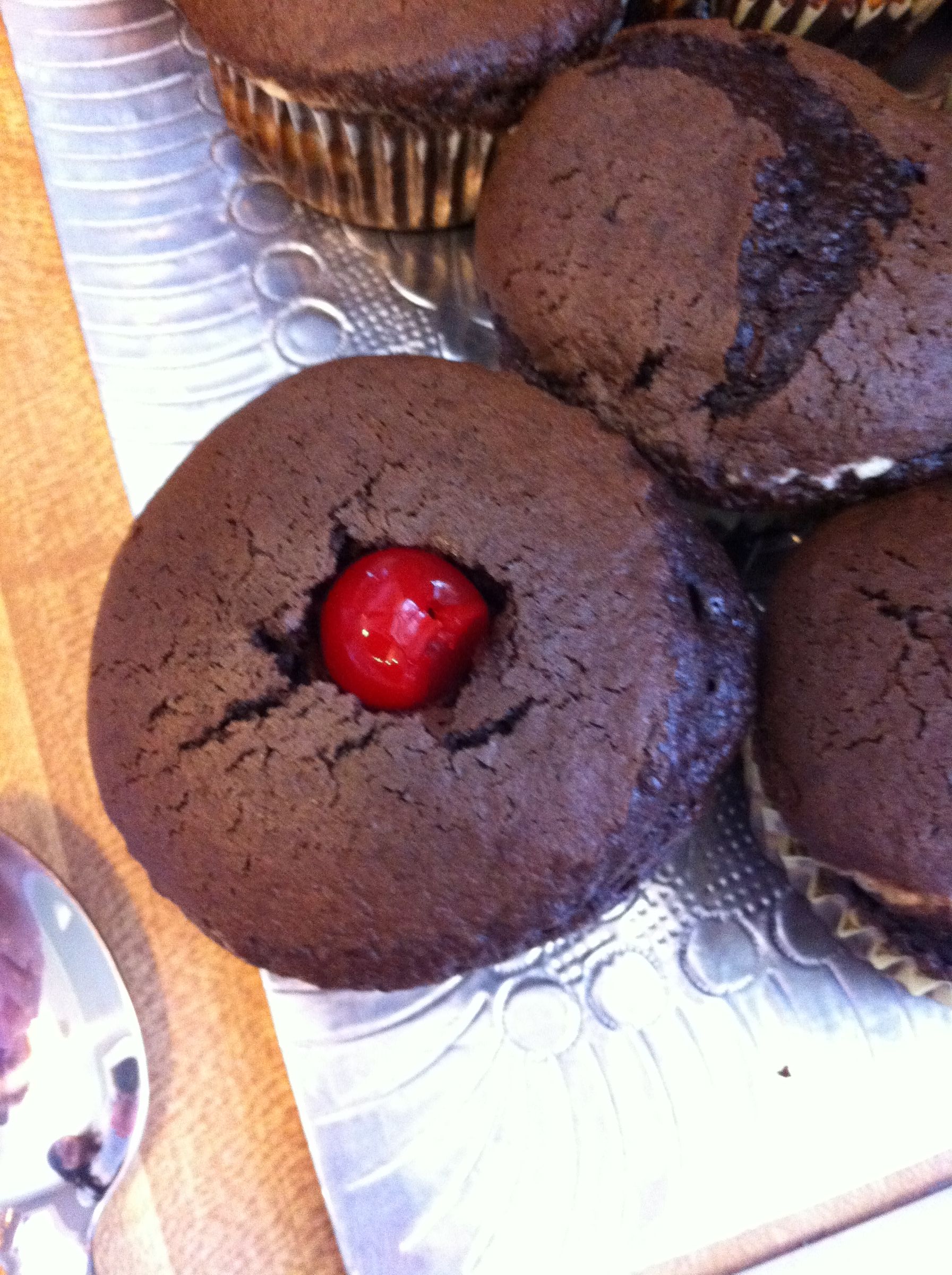 Chocolate Surprise Cupcakes!! (: