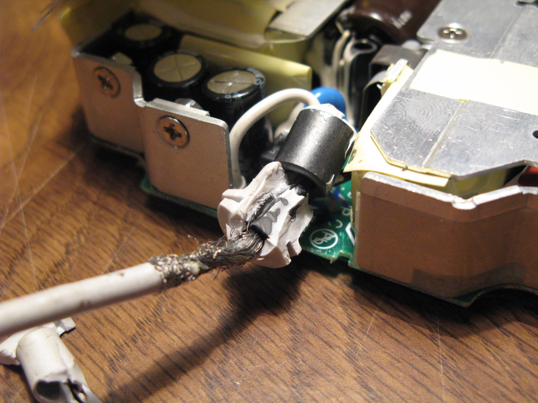 Repair Apple MacBook MagSafe Charger Power Cord 5 Steps (with