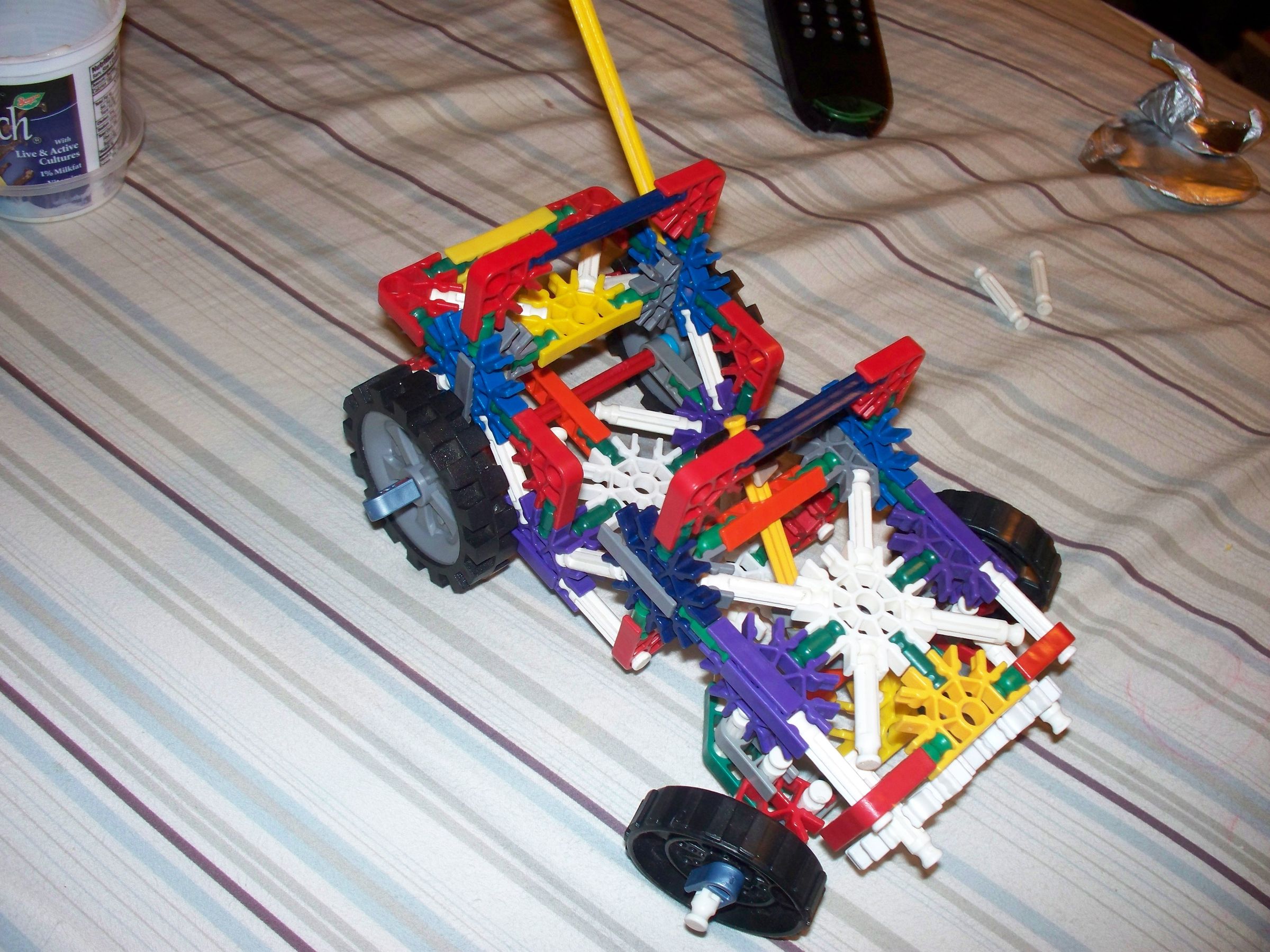SMALLEST KNEX SUSPENSION TRUCK WITH STEERING